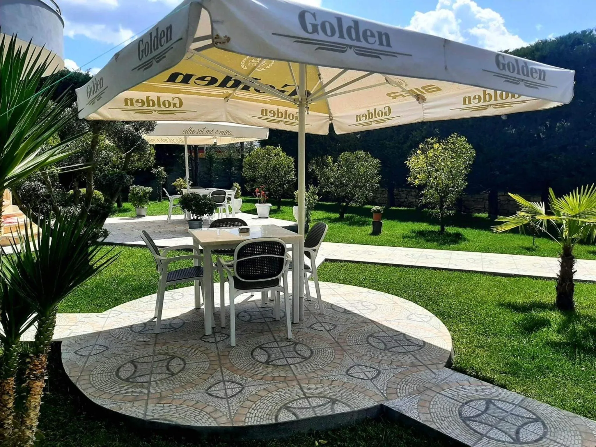 Garden in Hotel Vila Arbri