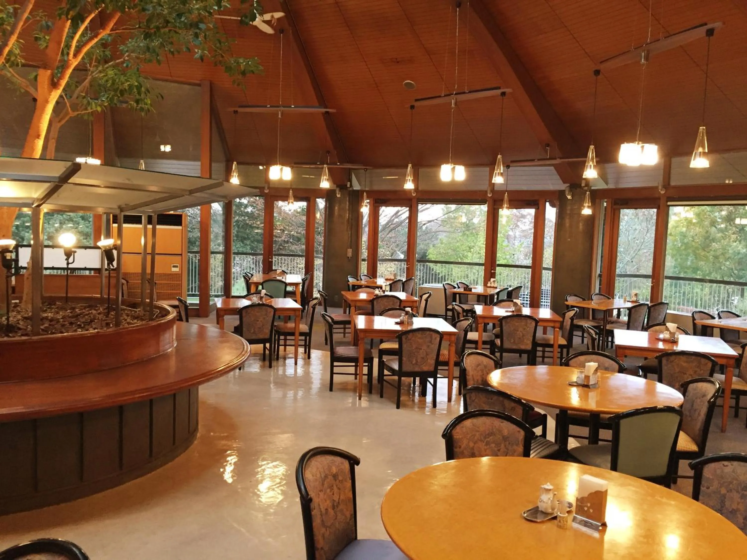 Restaurant/places to eat in Hotel Heritage