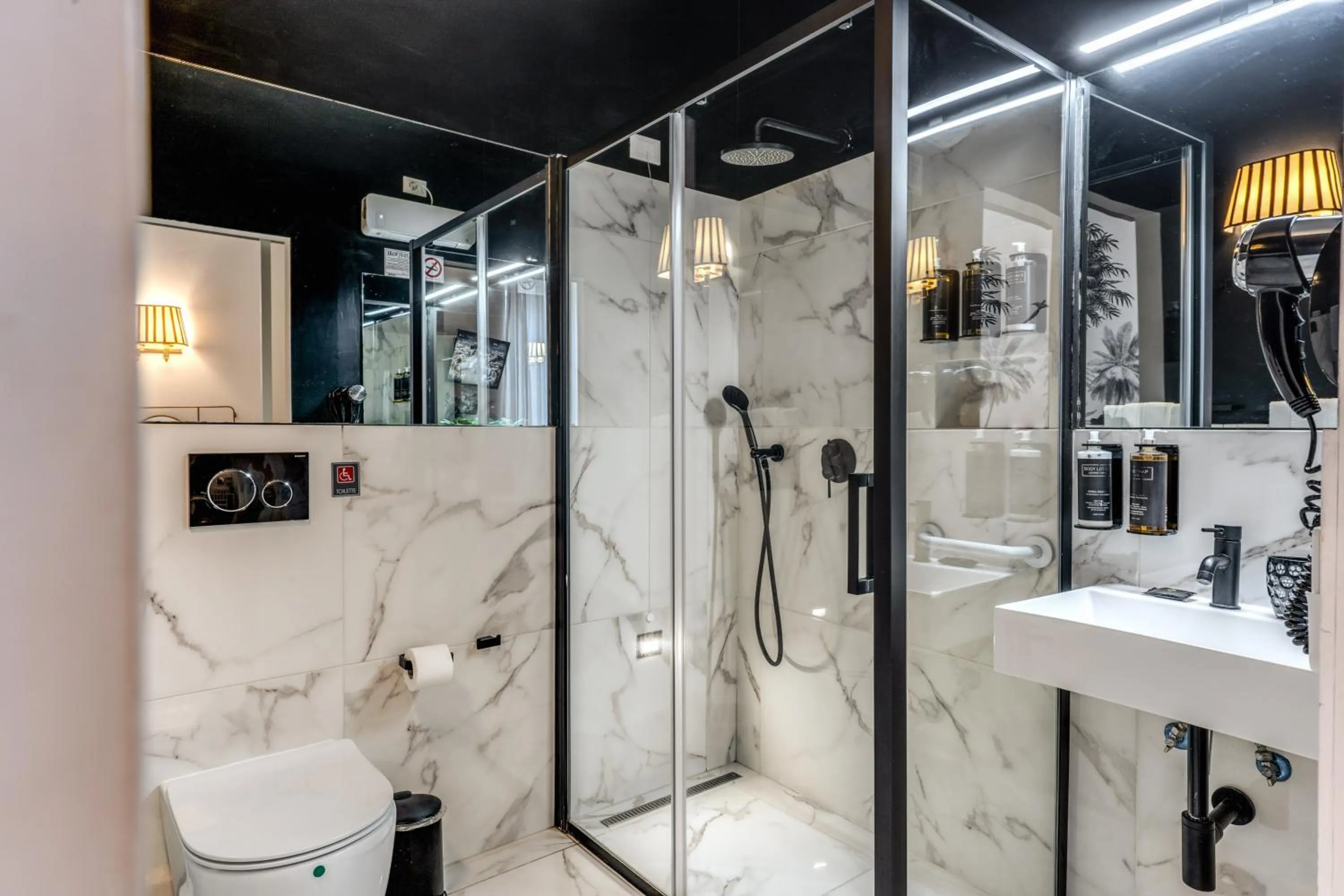 Shower in Baboon Room