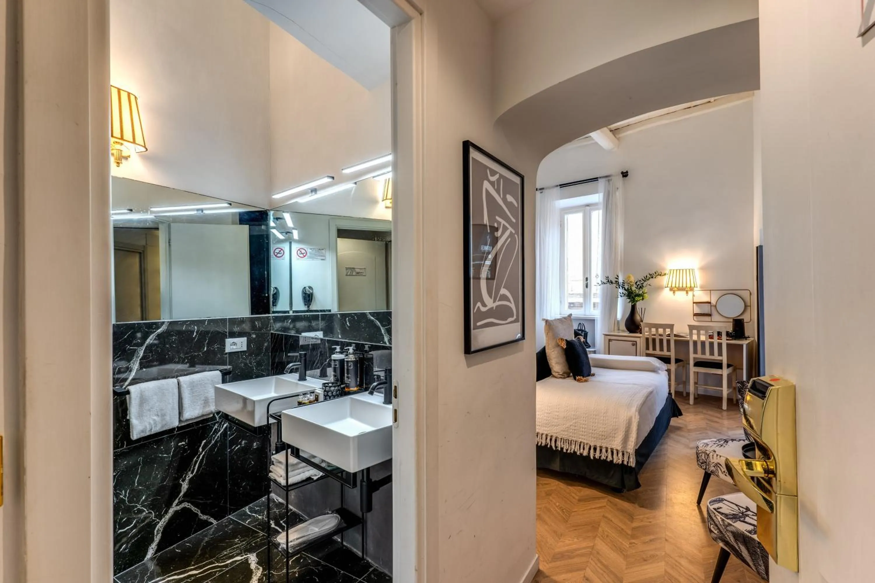 hair dresser, Bed in Baboon Room