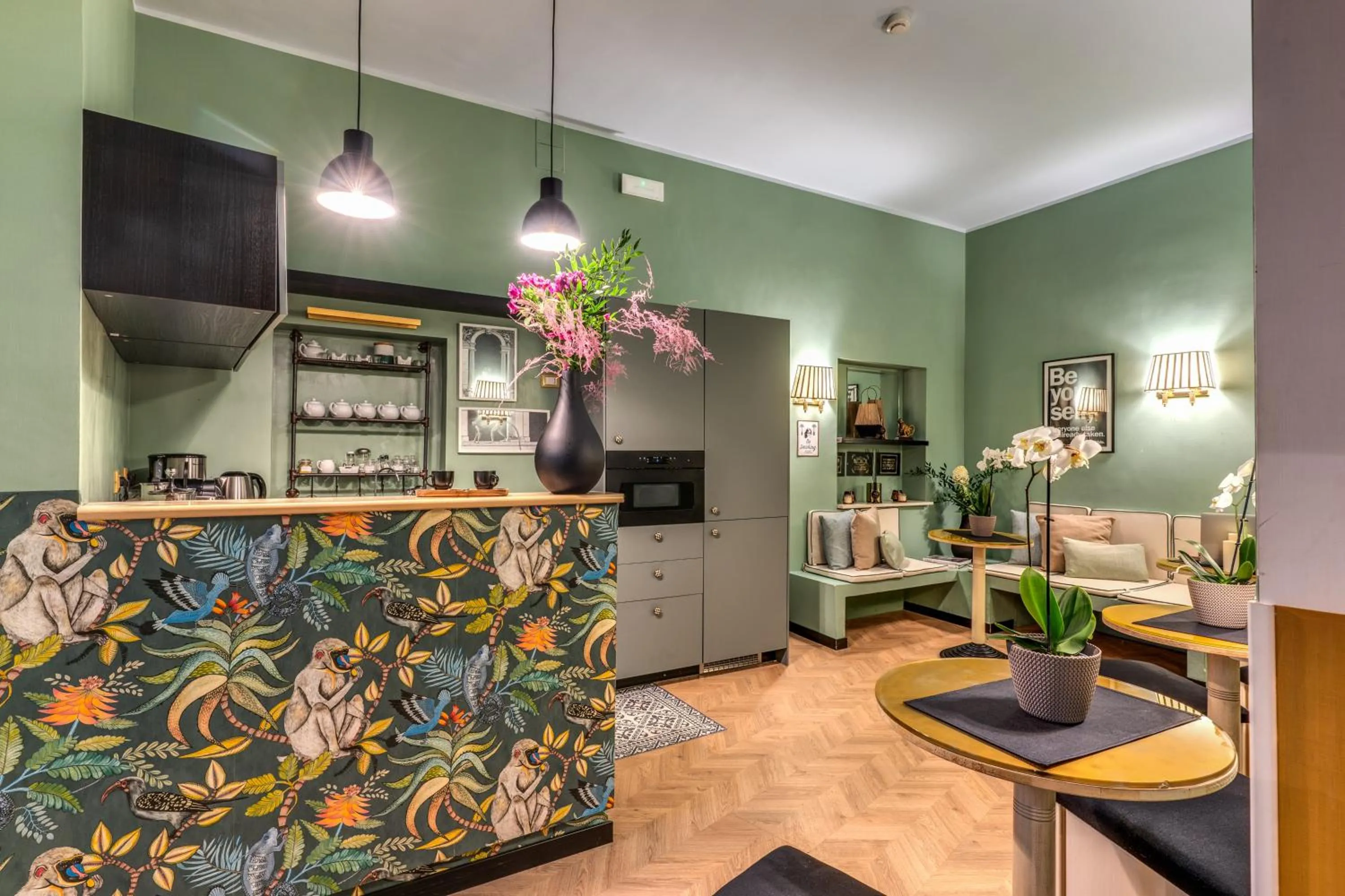 Kitchen or kitchenette in Baboon Room