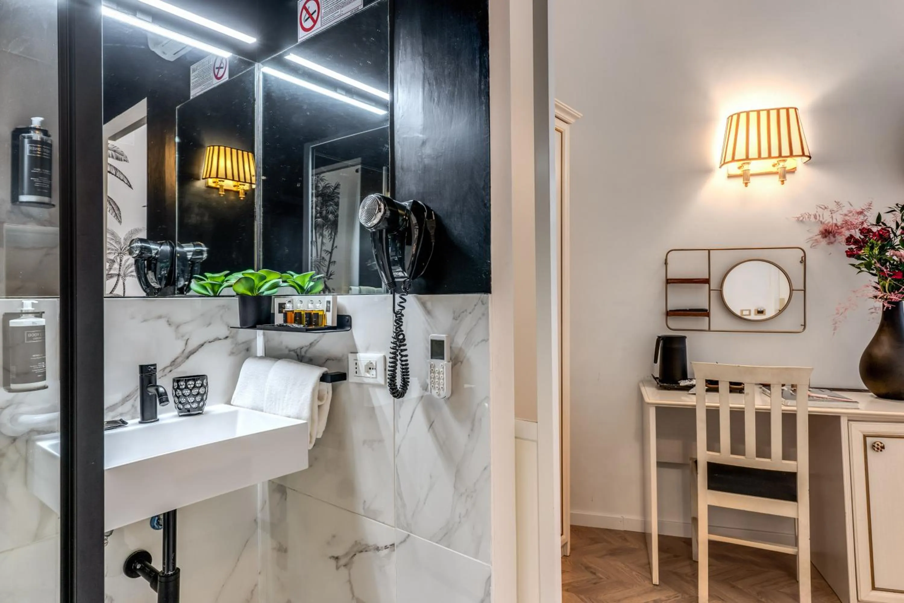 Bathroom in Baboon Room