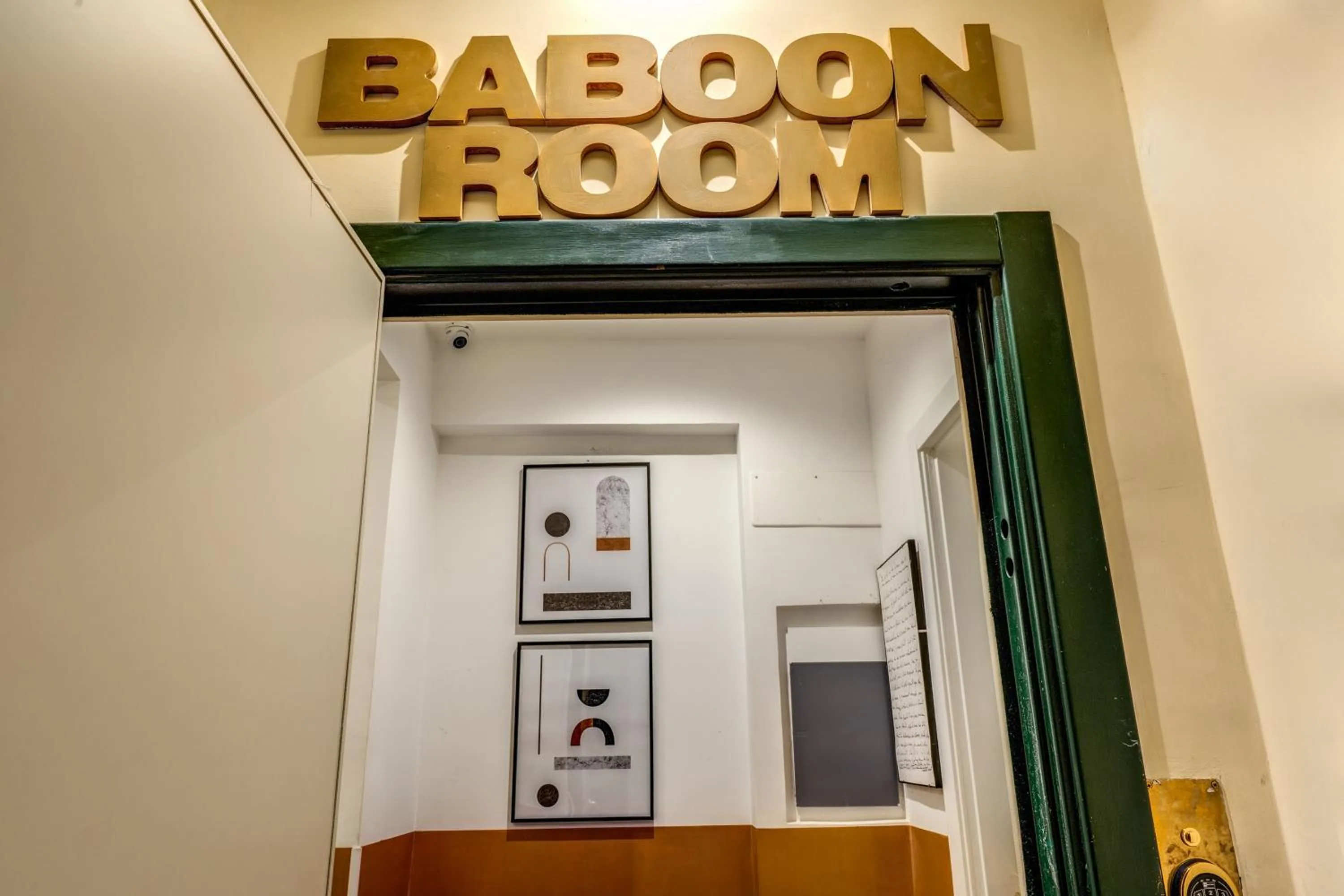 Text overlay in Baboon Room