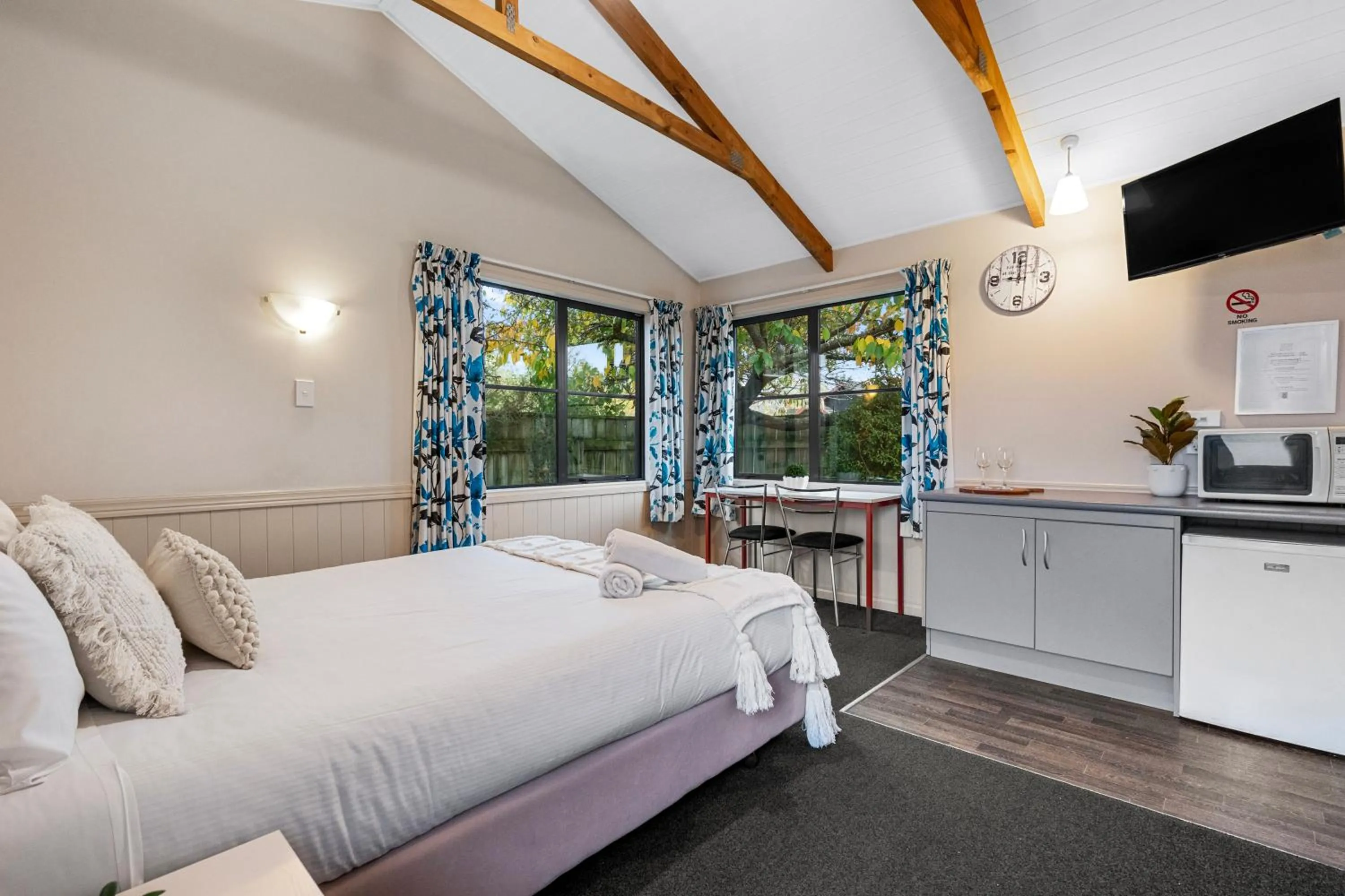 Photo of the whole room, Bed in Tasman Holiday Parks - Te Anau