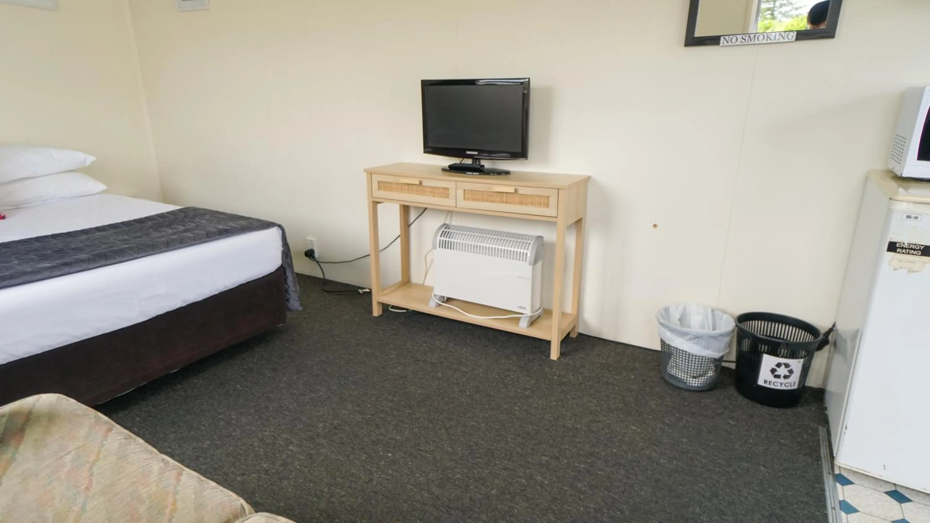TV and multimedia, Bed in Whangarei Central Holiday Park