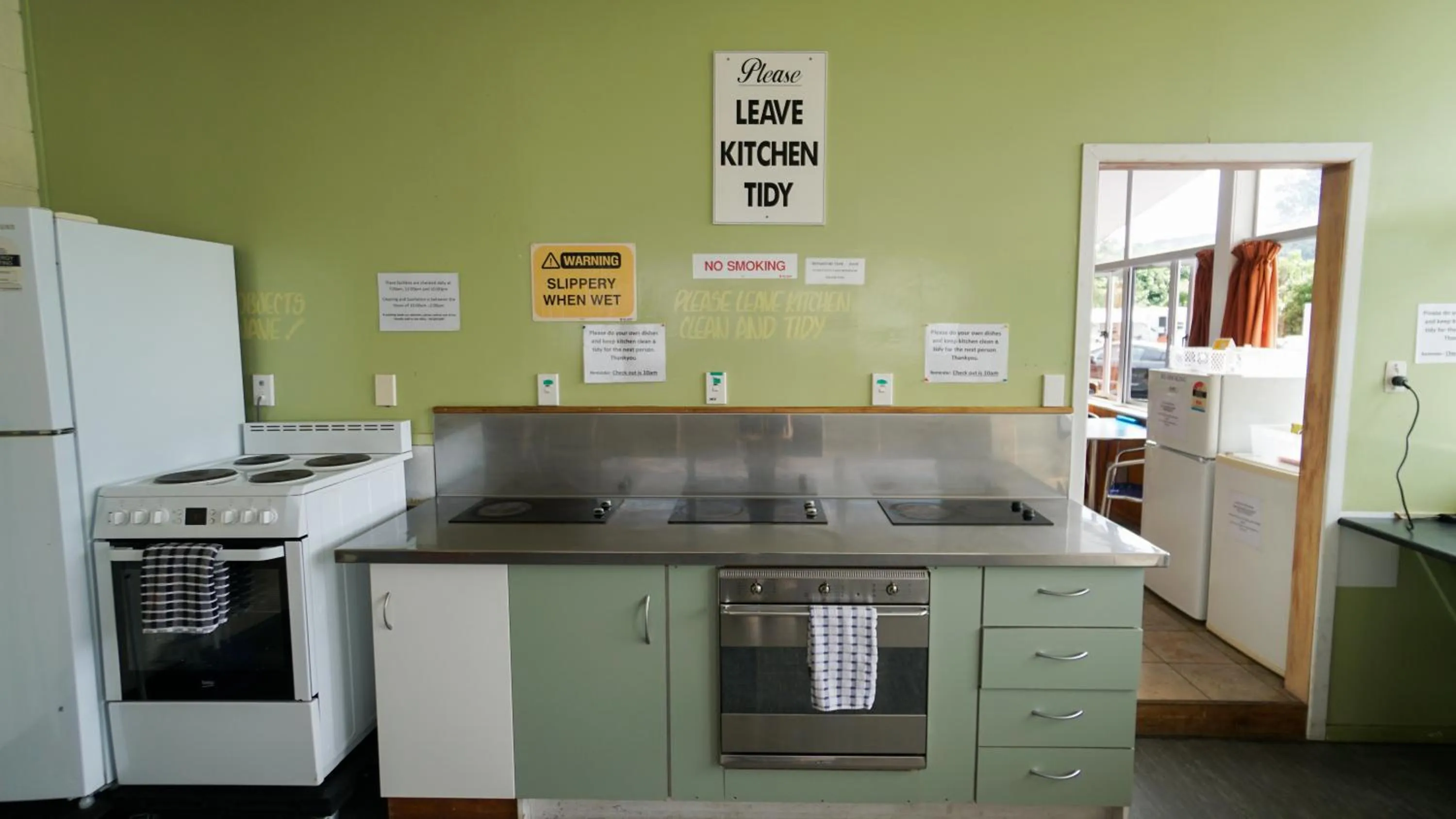 Communal kitchen in Whangarei Central Holiday Park