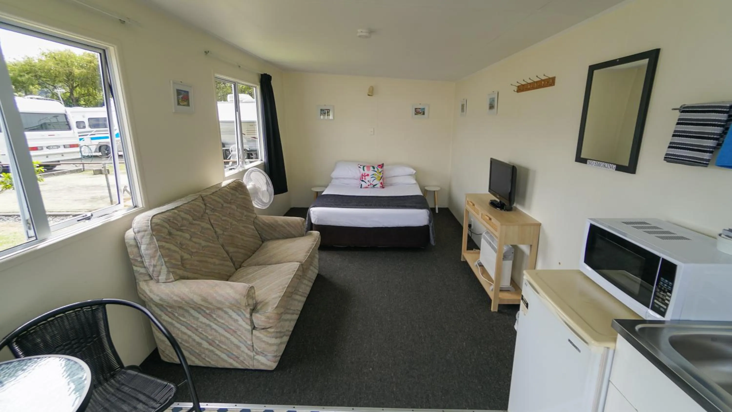 Bedroom, Bed in Whangarei Central Holiday Park