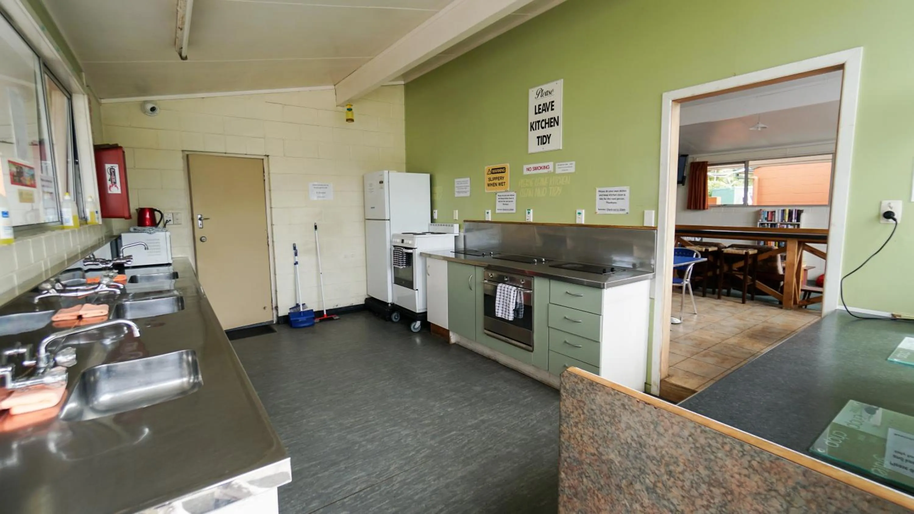 Communal kitchen in Whangarei Central Holiday Park