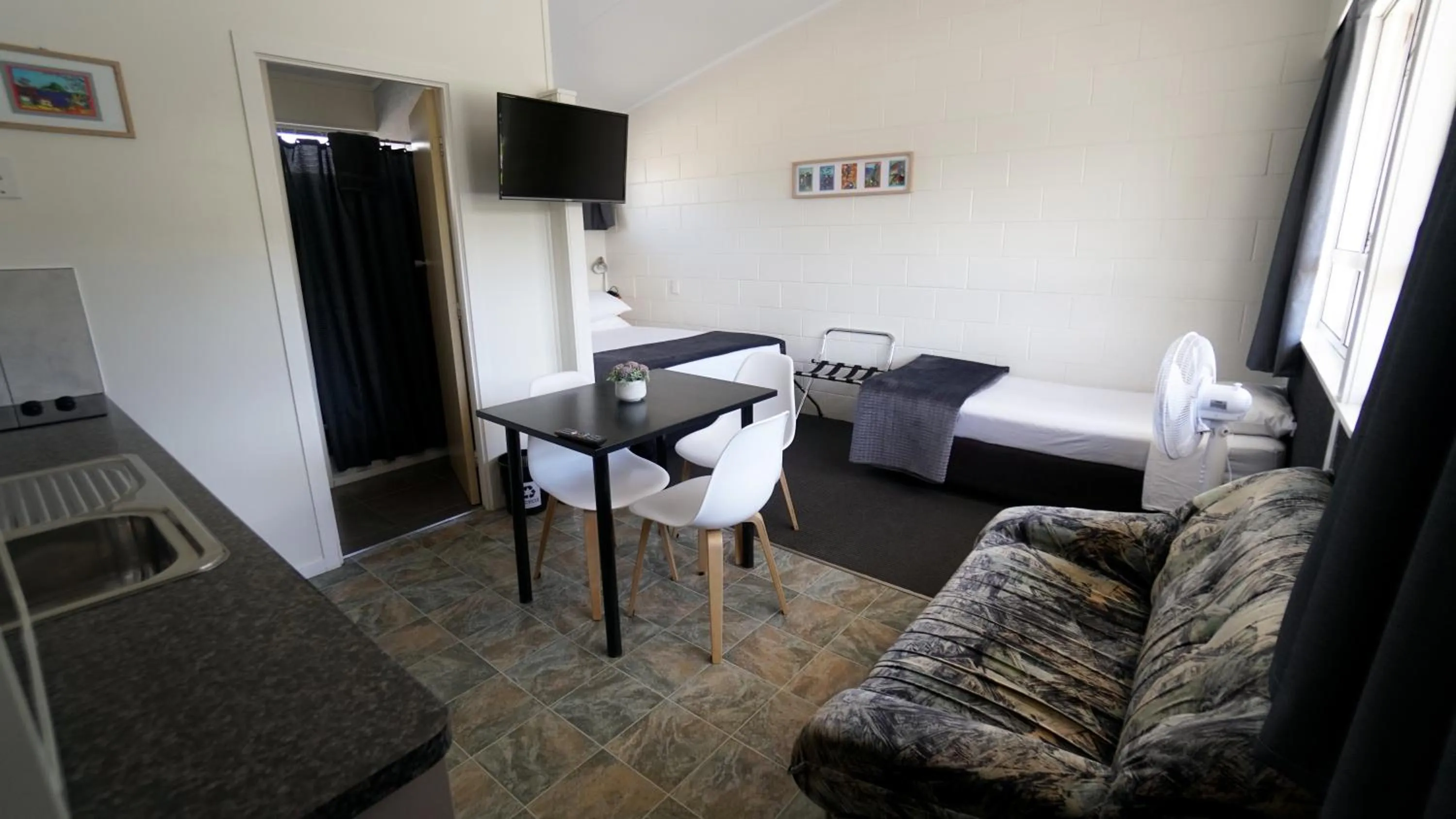 Living room, Bed in Whangarei Central Holiday Park