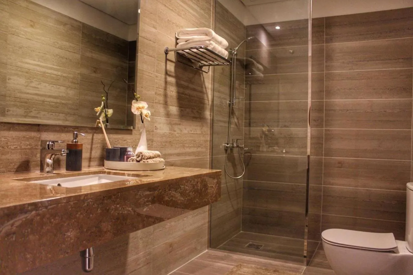 Shower in Jaw Resort & Spa