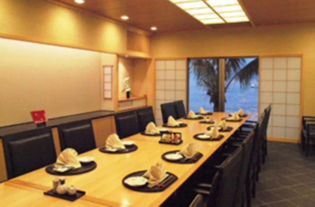 Restaurant/places to eat in Solomon Kitano Mendana Hotel
