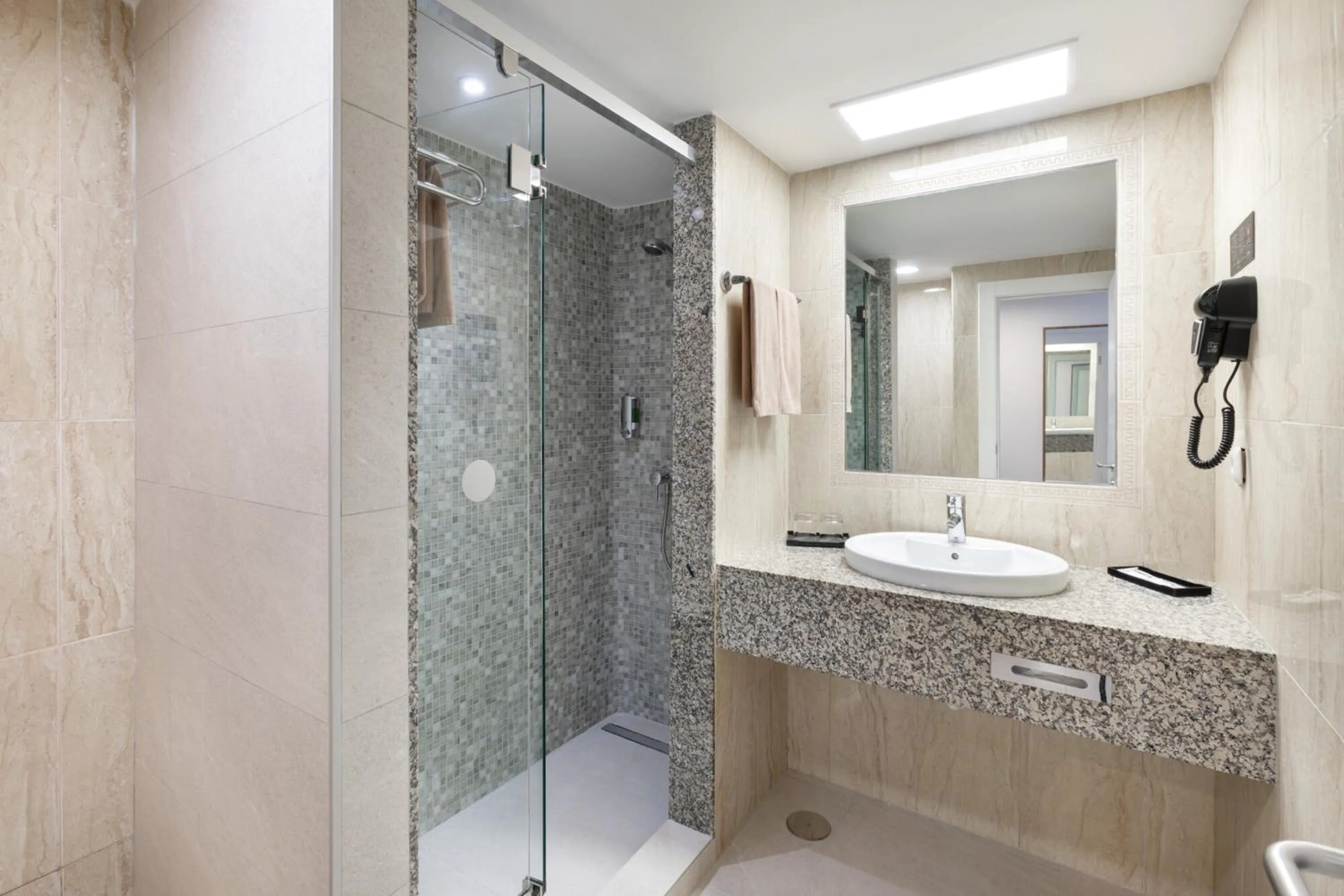 Shower in Hotel Riu Paraiso Lanzarote - All Inclusive