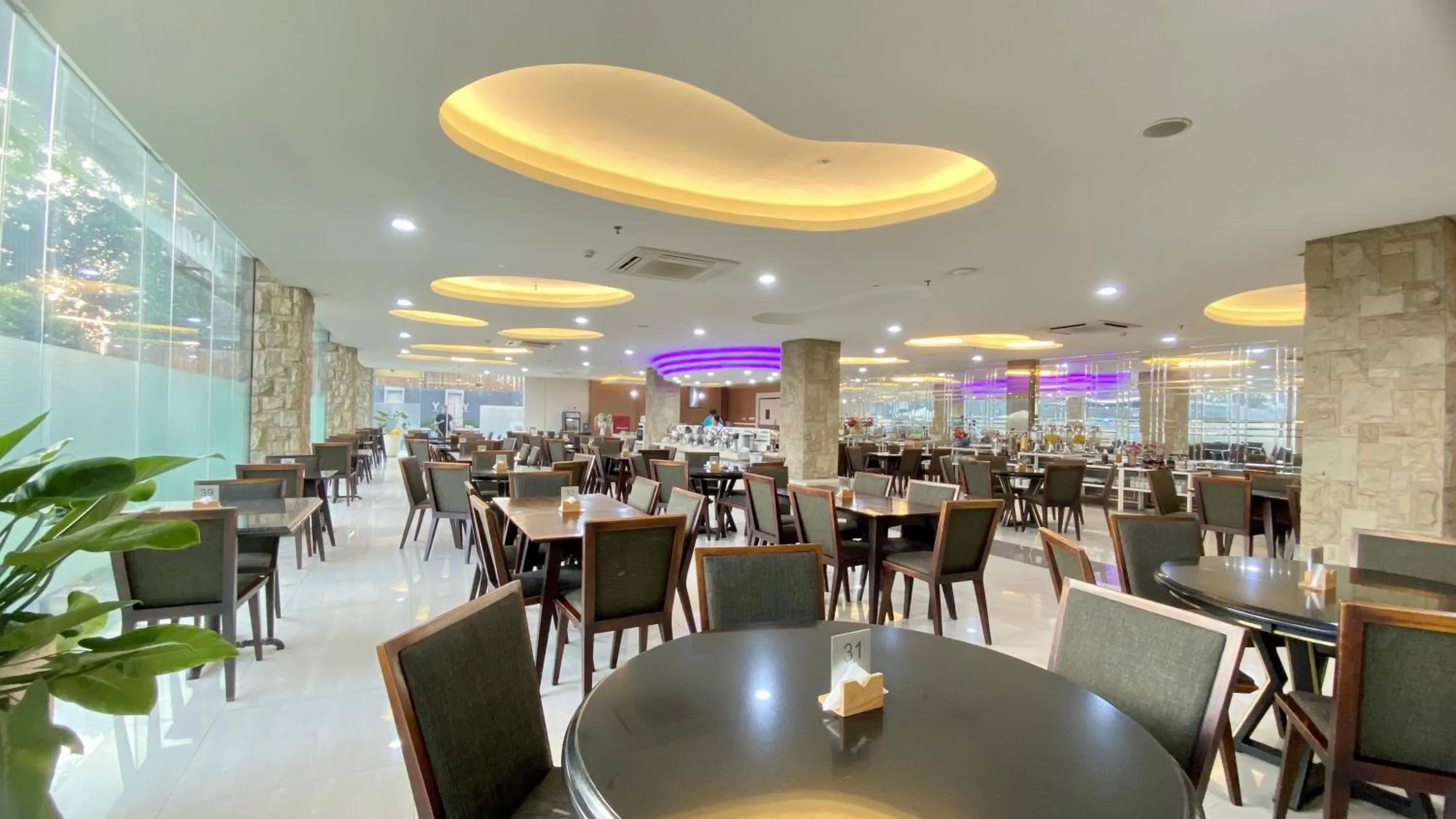 Restaurant/places to eat in Yasmin Hotel Karawaci
