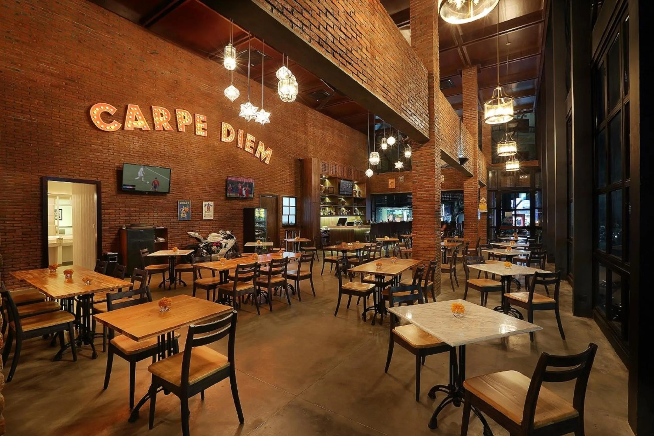 Restaurant/places to eat in Ossotel Legian