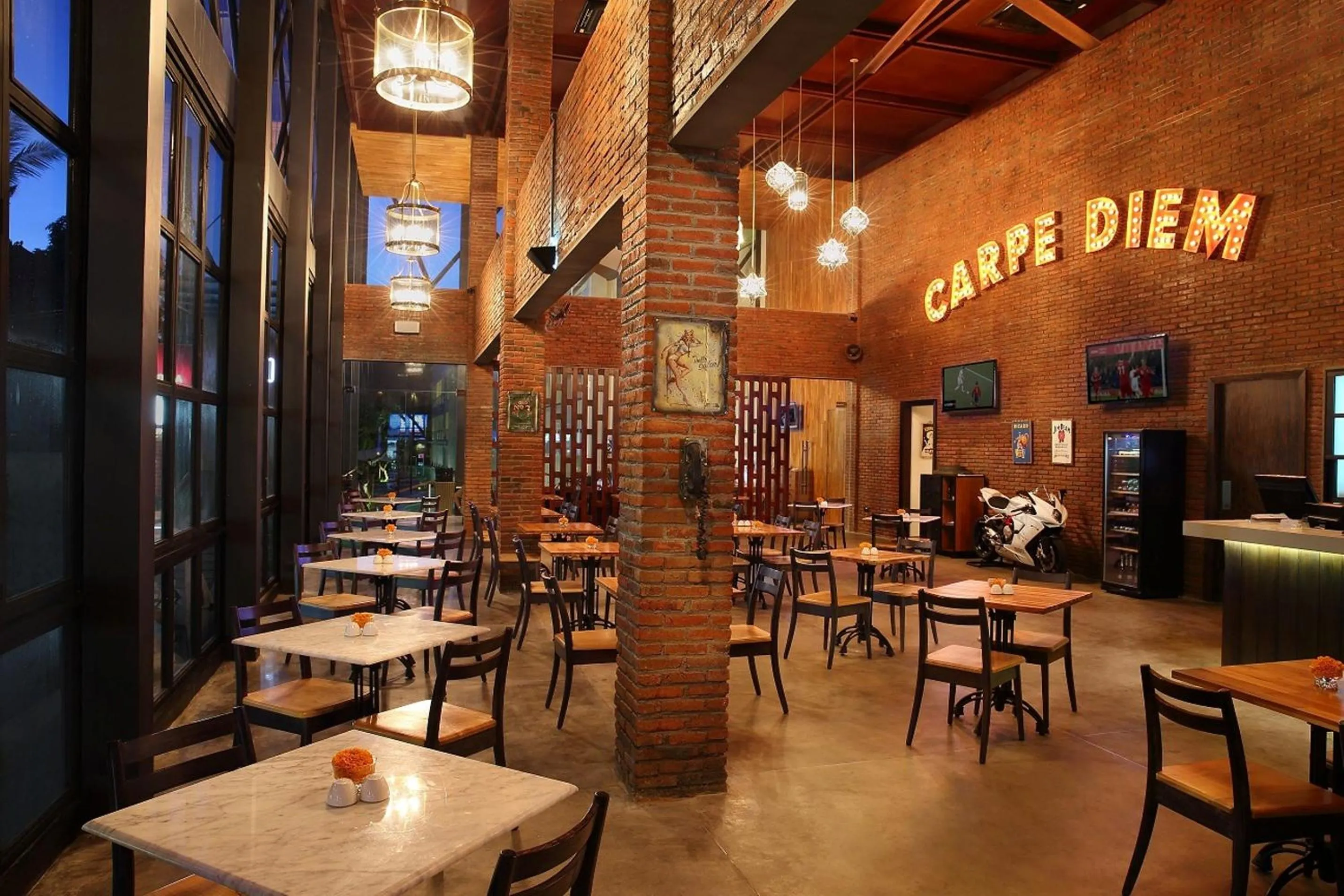 Restaurant/places to eat in Ossotel Legian