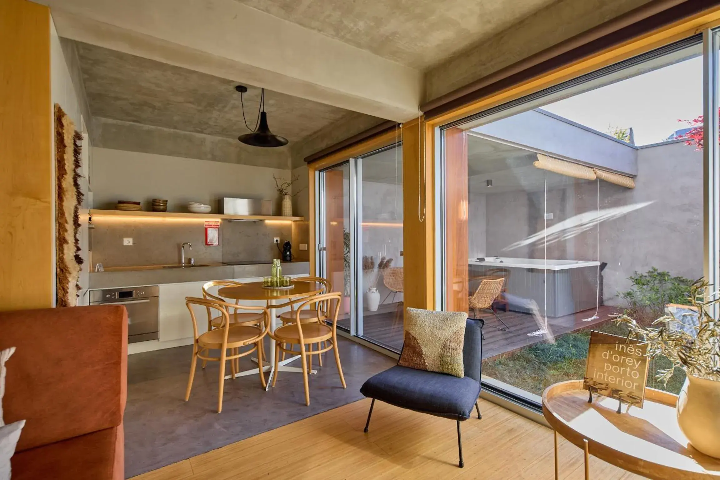 One-Bedroom Apartment with Hot Tub, Patio and Private Garden in Oporto Maison Anselmo One-Bedroom Apartment with Hot Tub, Patio and Private Garden in Oporto Maison Anselmo