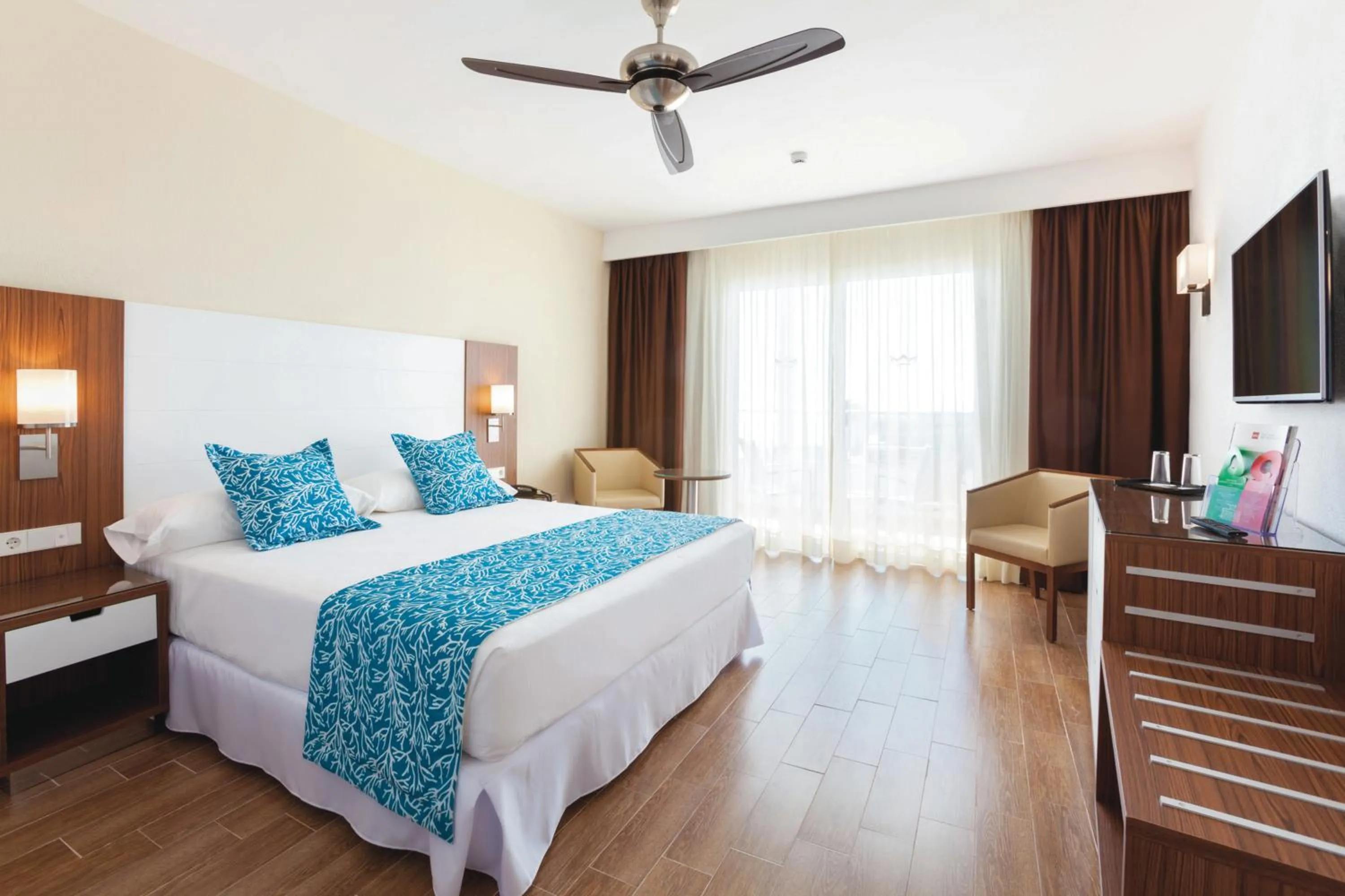 TV and multimedia, Bed in Hotel Riu Arecas - Adults Only