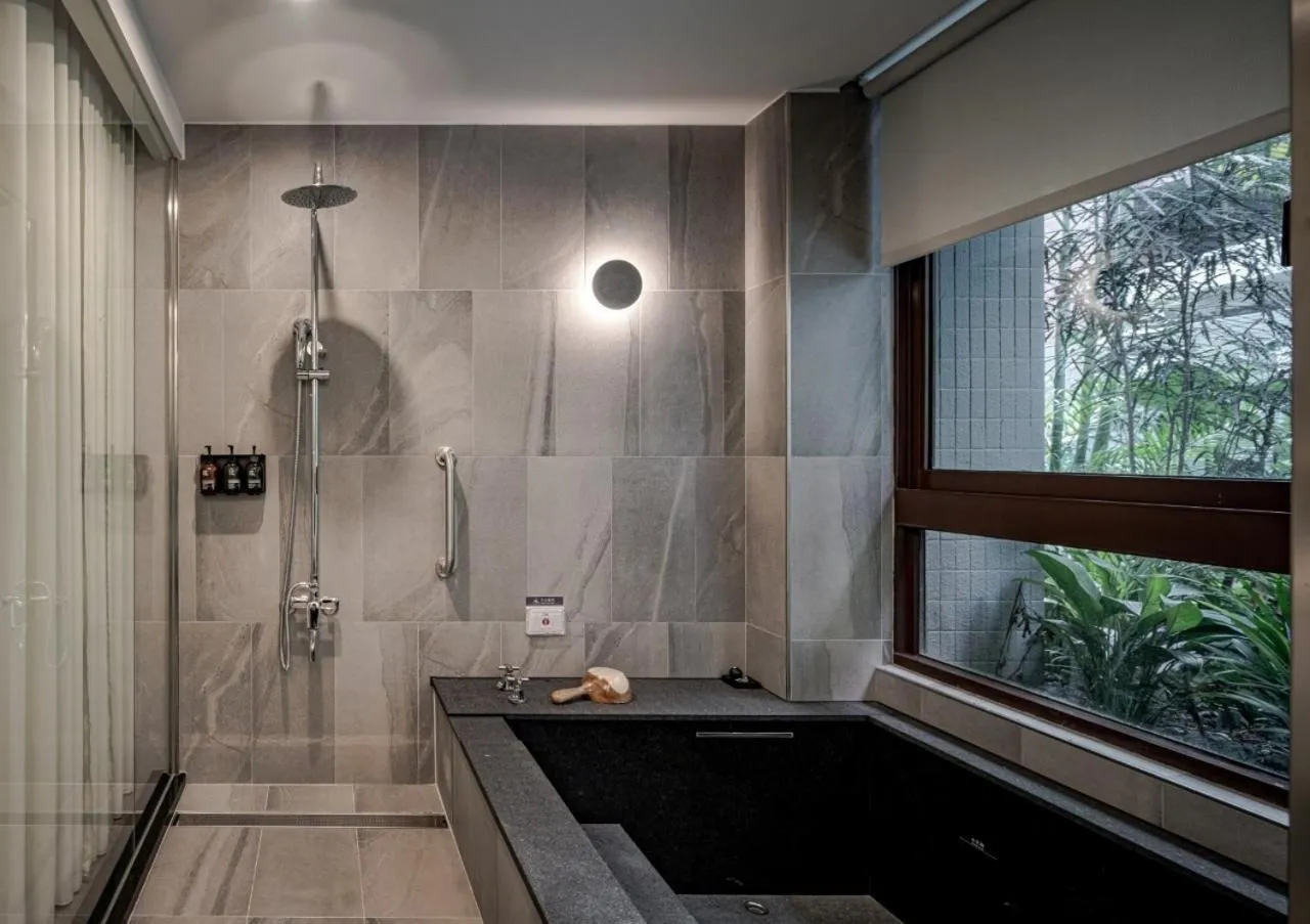 Shower in Crownshine Resort