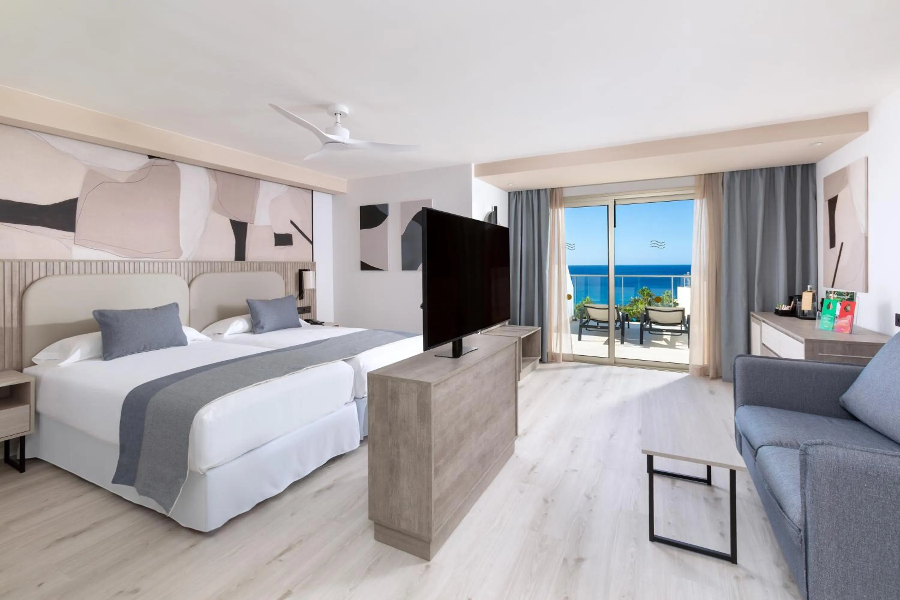Bedroom, Bed in Hotel Riu Palace Calypso - Adults Only