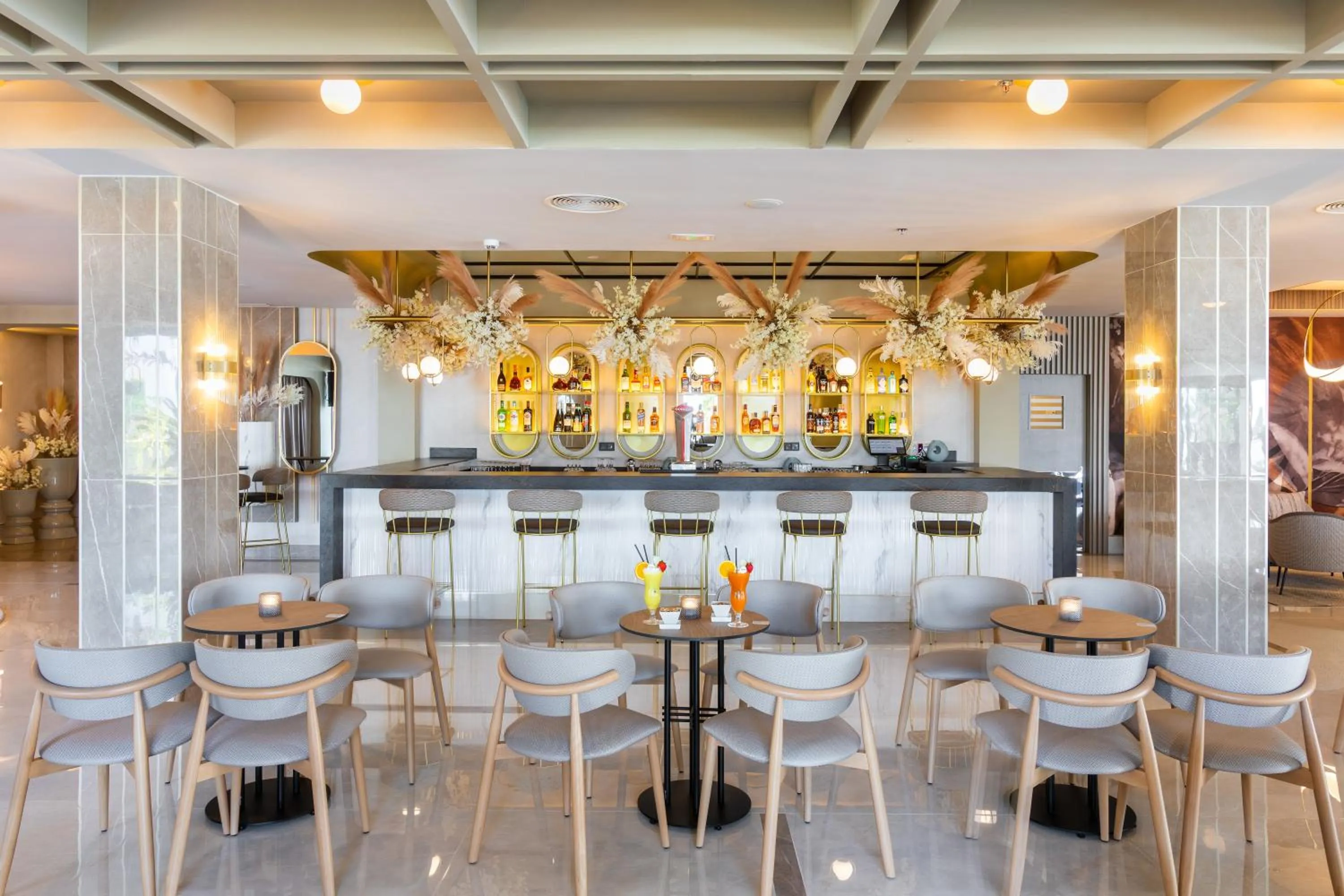 Lounge or bar in Hotel Riu Palace Calypso - Adults Only