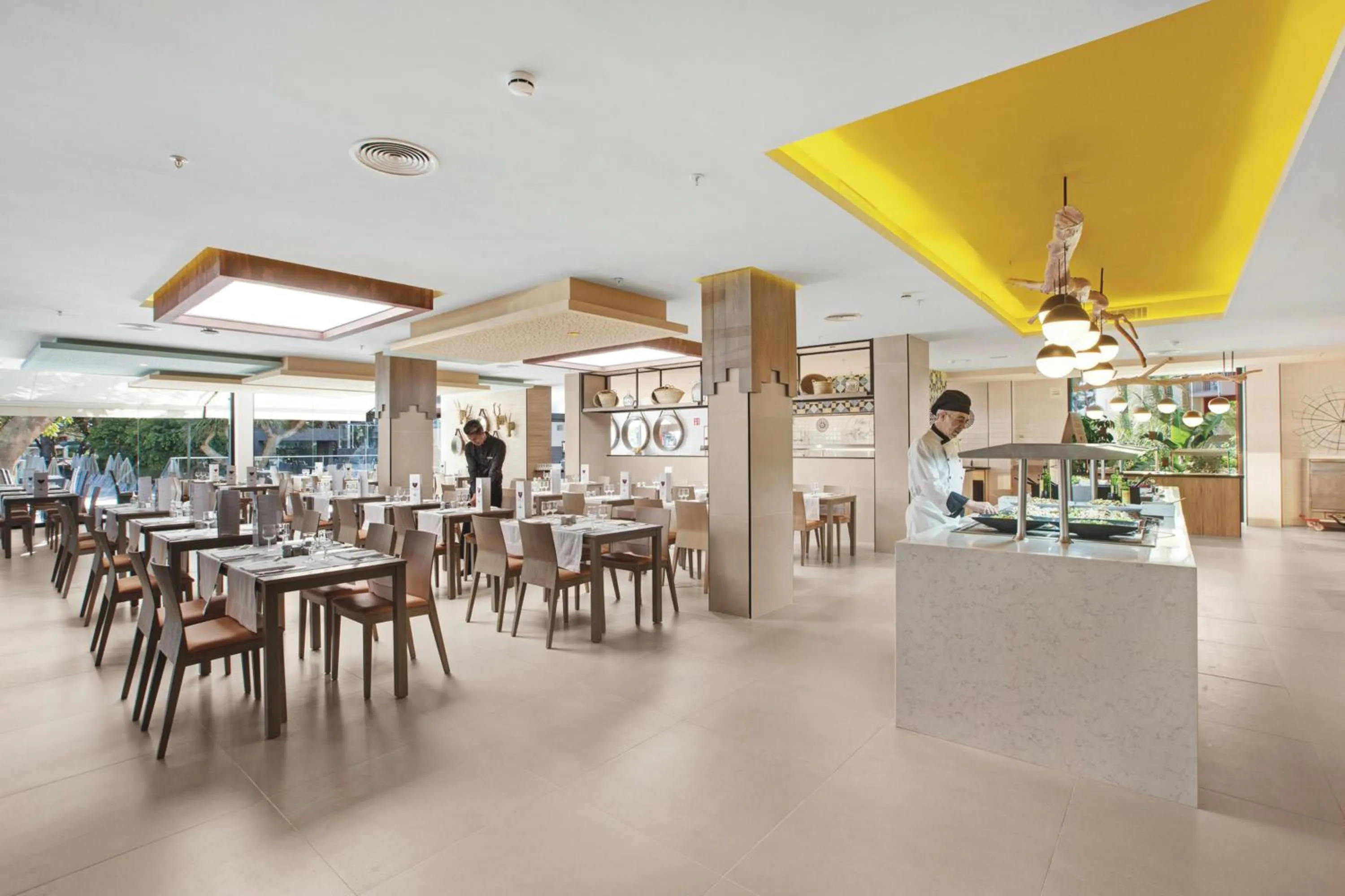 Restaurant/places to eat in Hotel Riu Festival