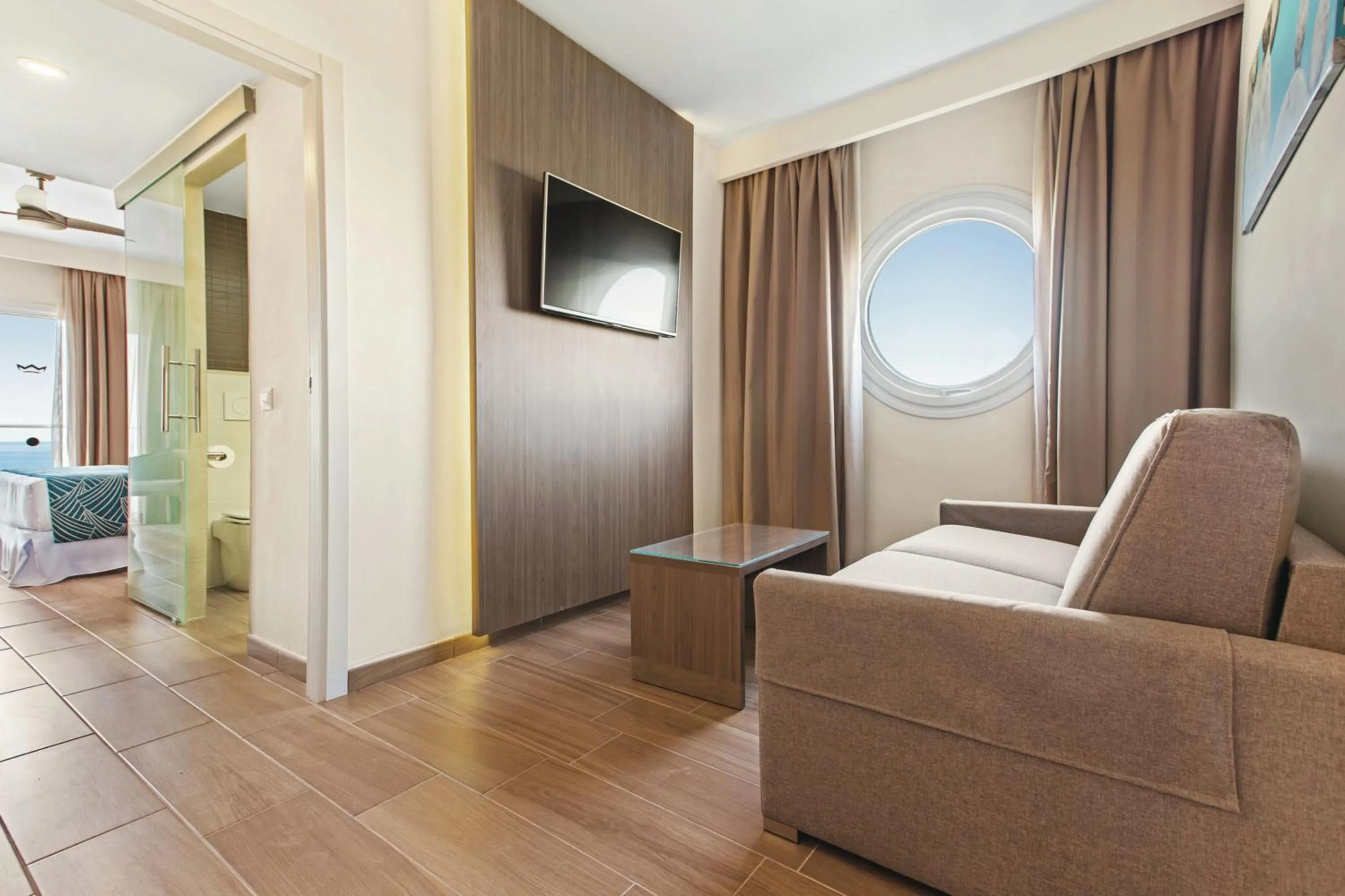 Communal lounge/ TV room in Hotel Riu Festival