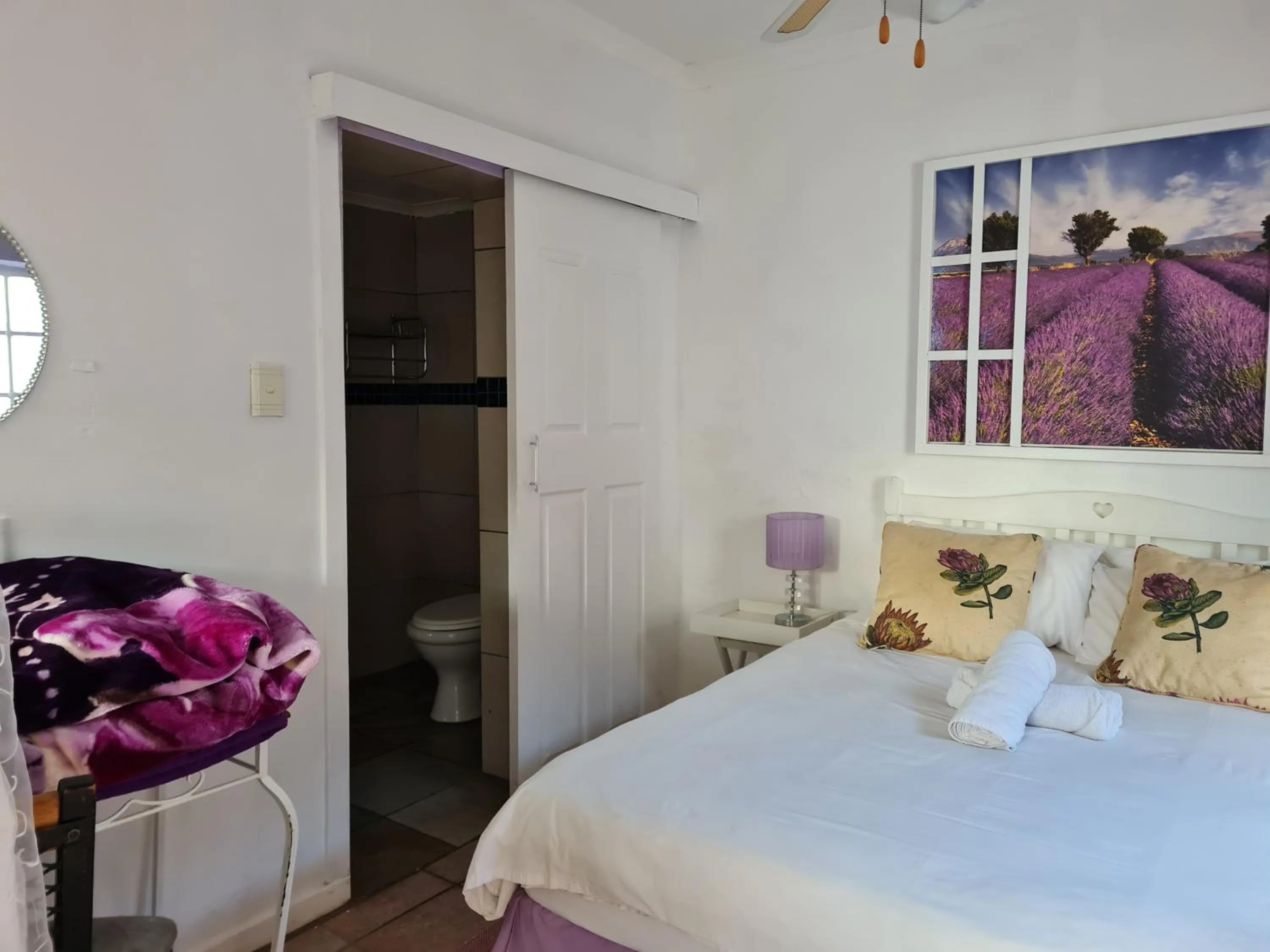 Photo of the whole room, Bed in Melville House