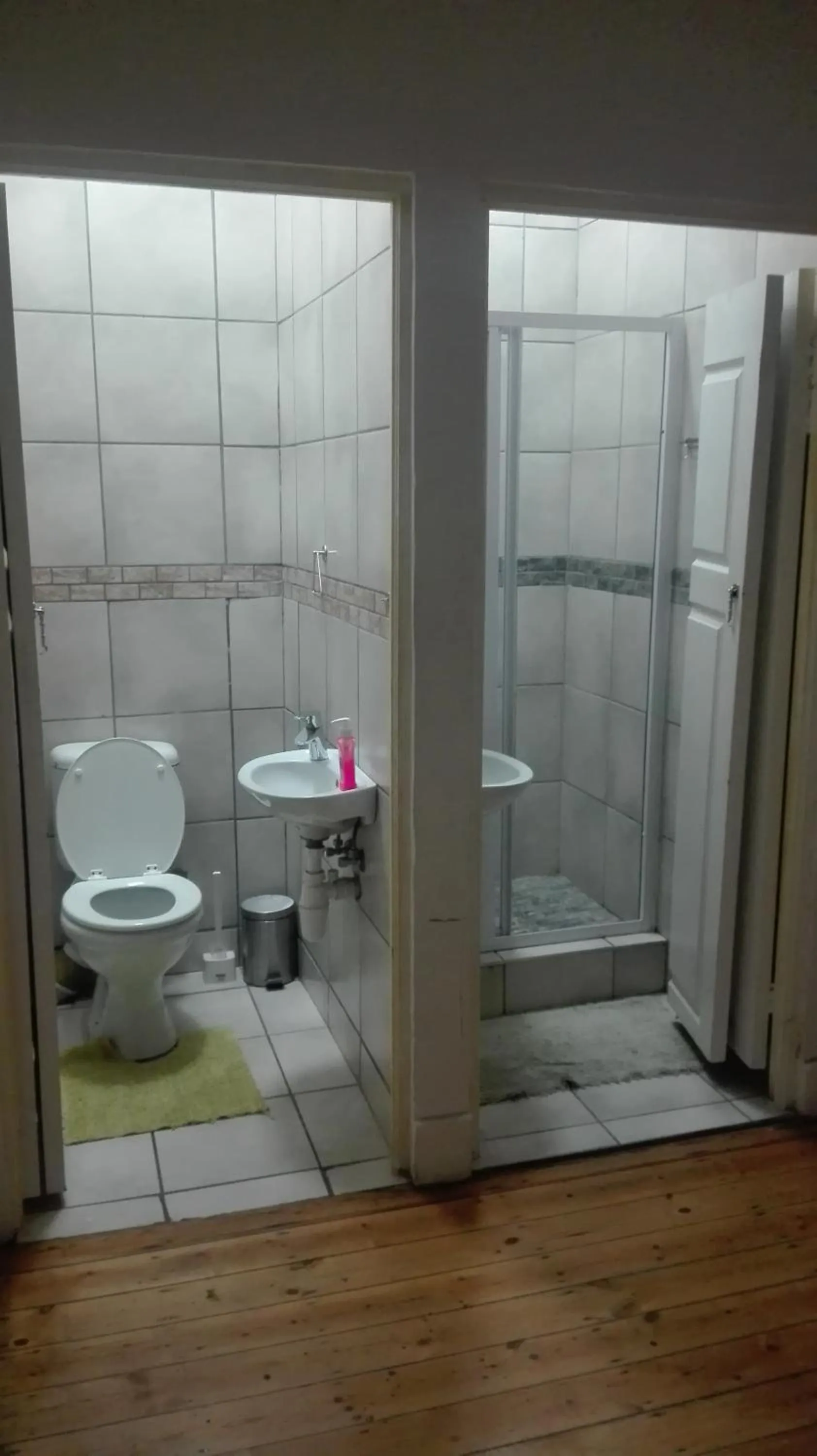 Bathroom in Melville House