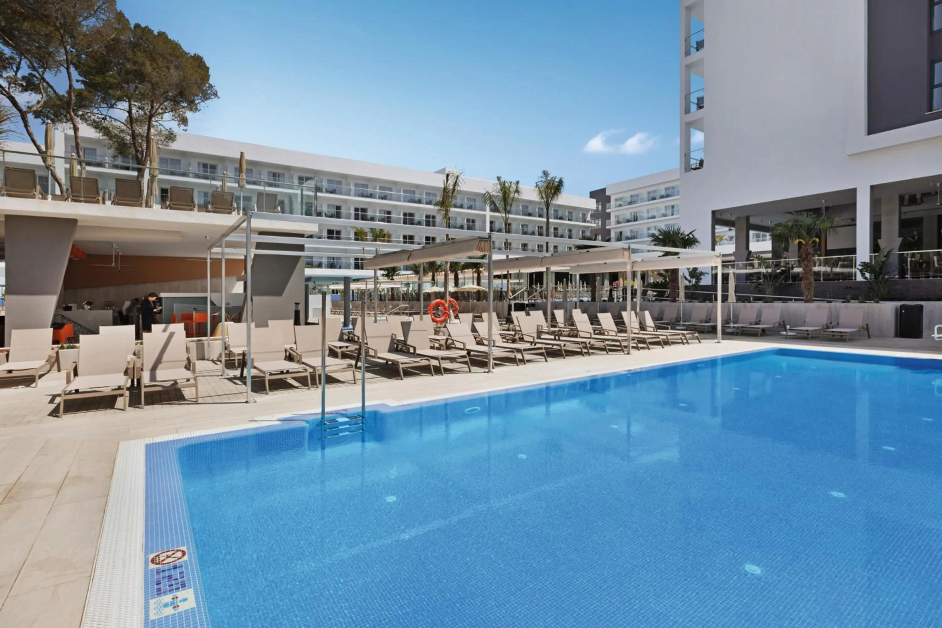 Swimming pool in Hotel Riu Playa Park - 0'0 All Inclusive