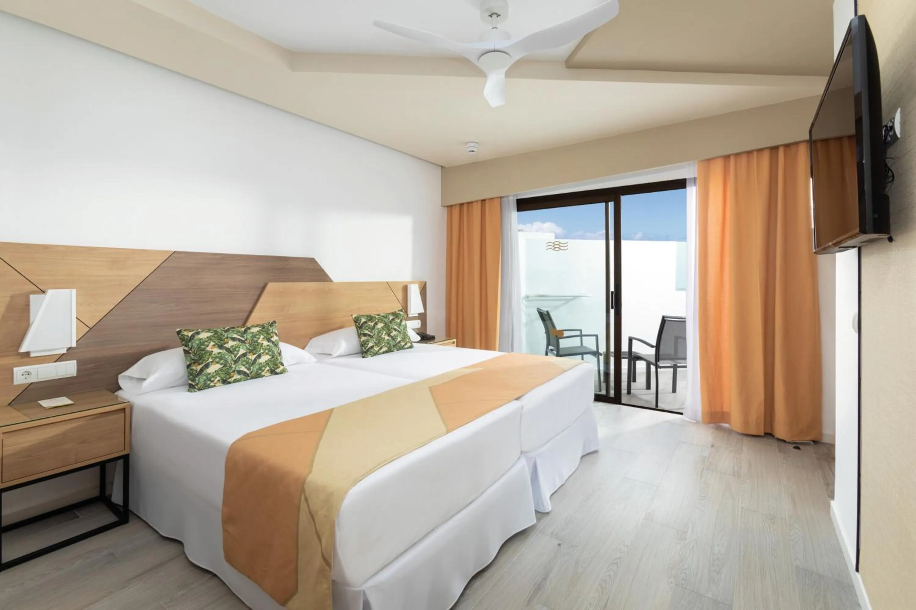 Bed in Hotel Riu Buenavista - All Inclusive