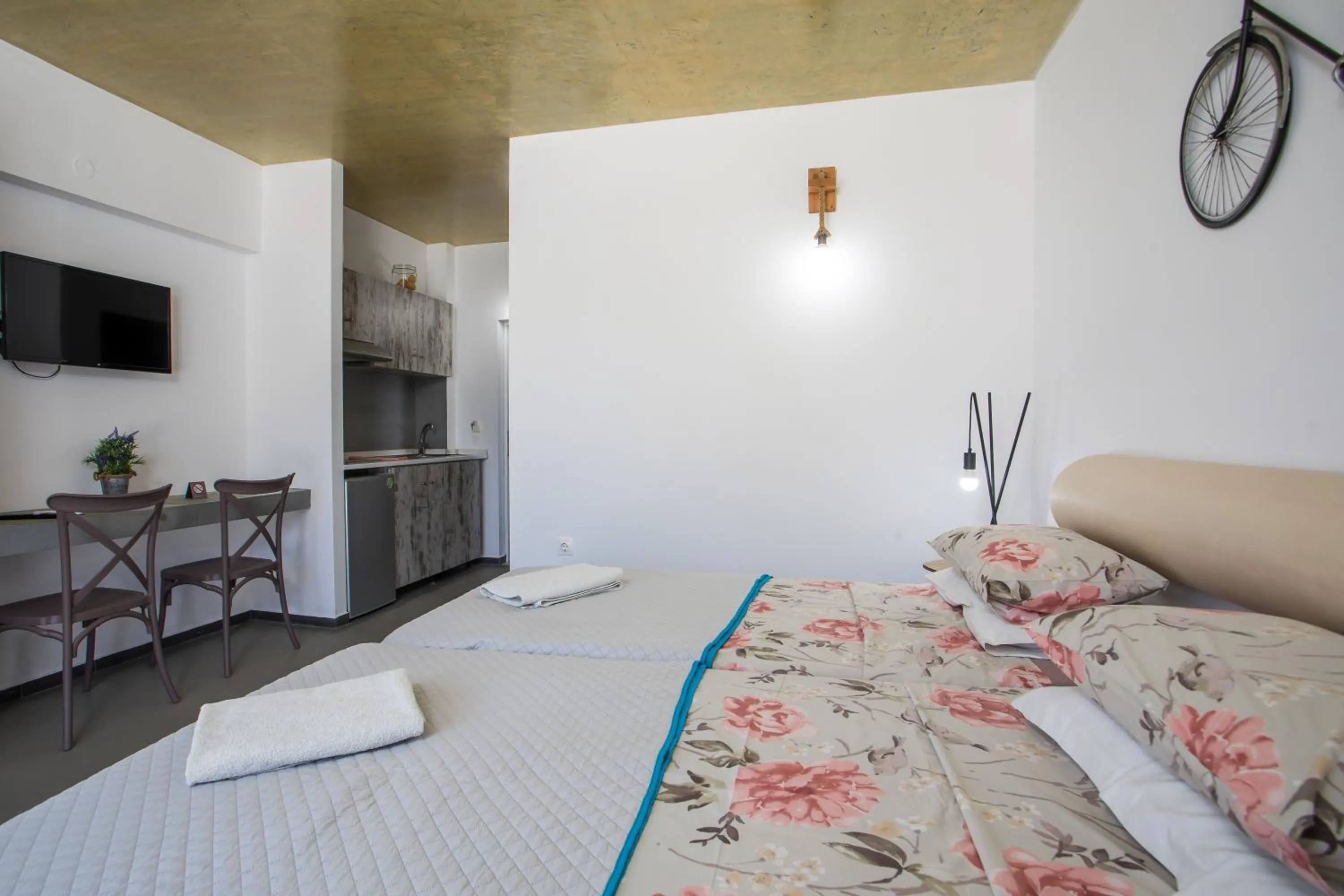 Bed in Lisabeth Apartments