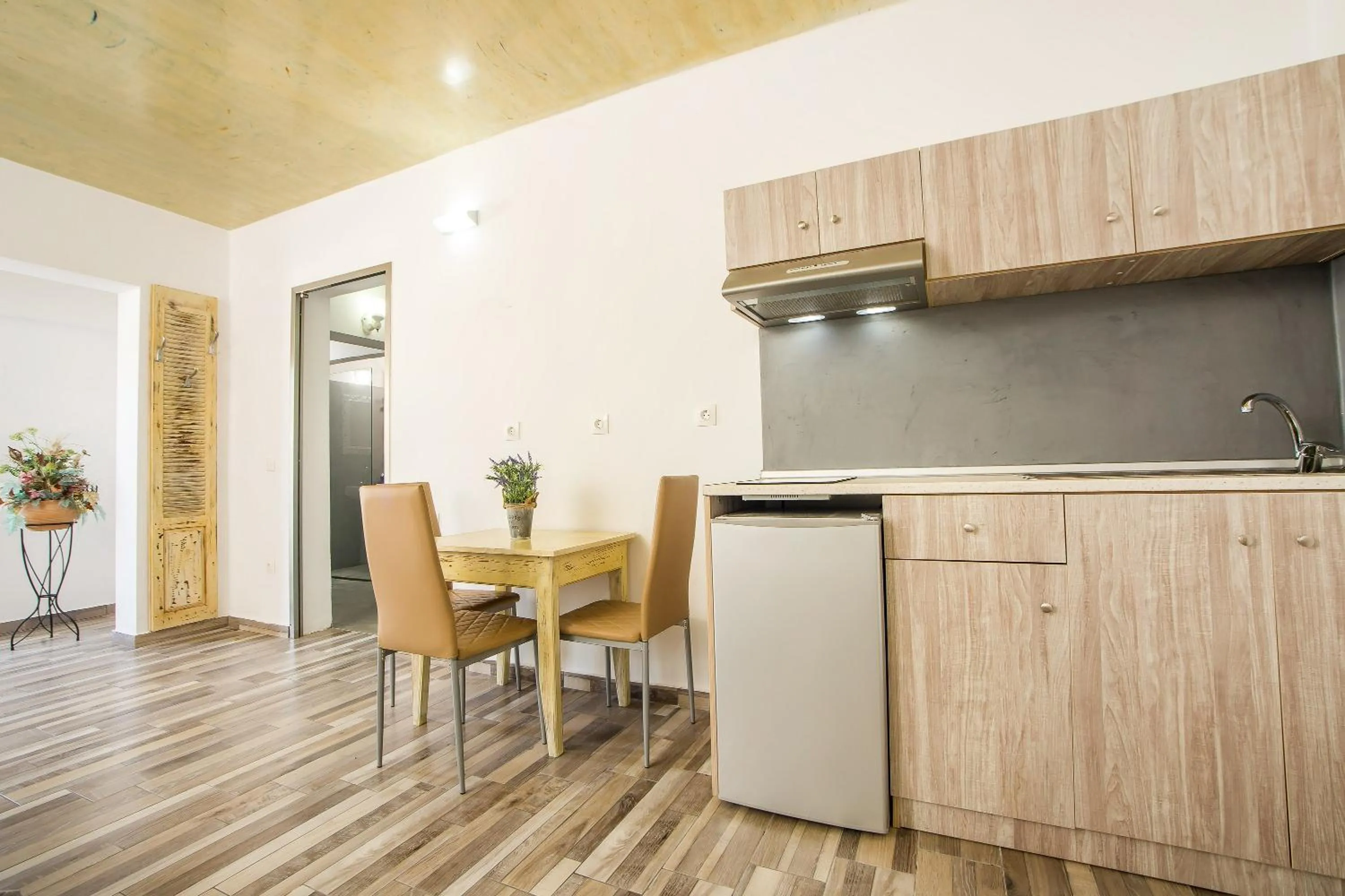Kitchen or kitchenette in Lisabeth Apartments