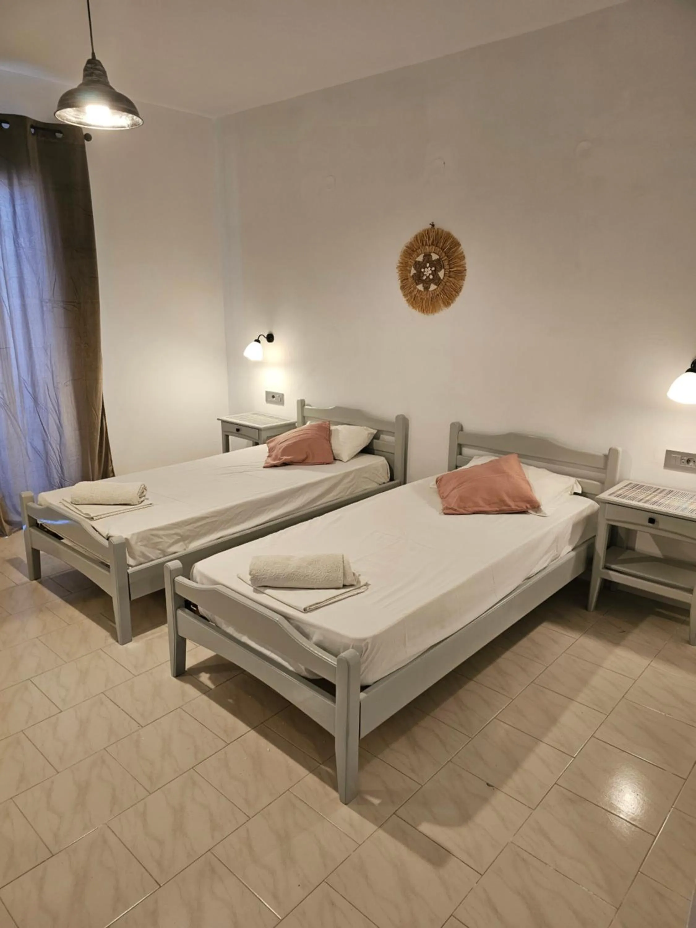 Property building, Bed in Lisabeth Apartments