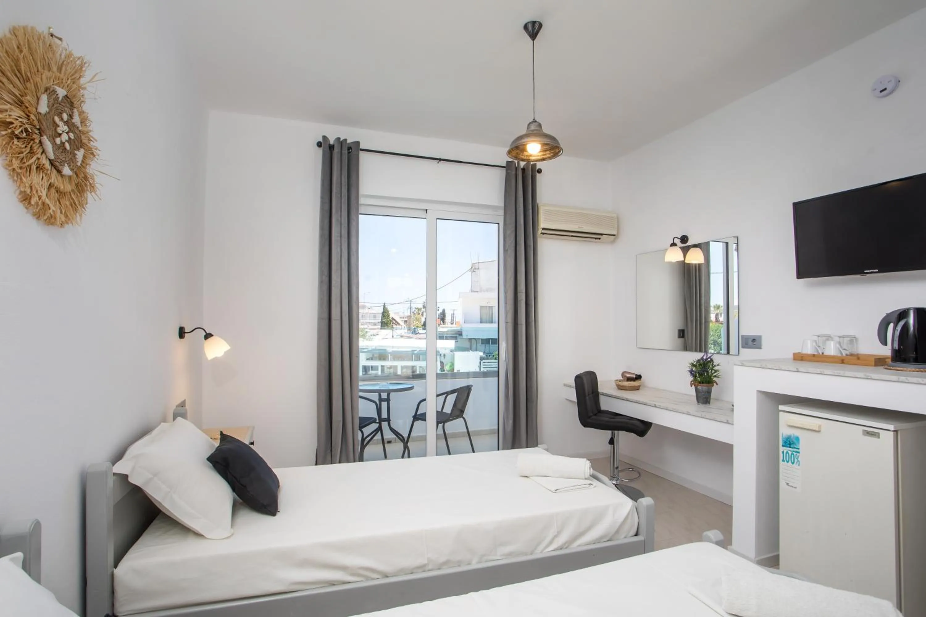 Bed in Lisabeth Apartments