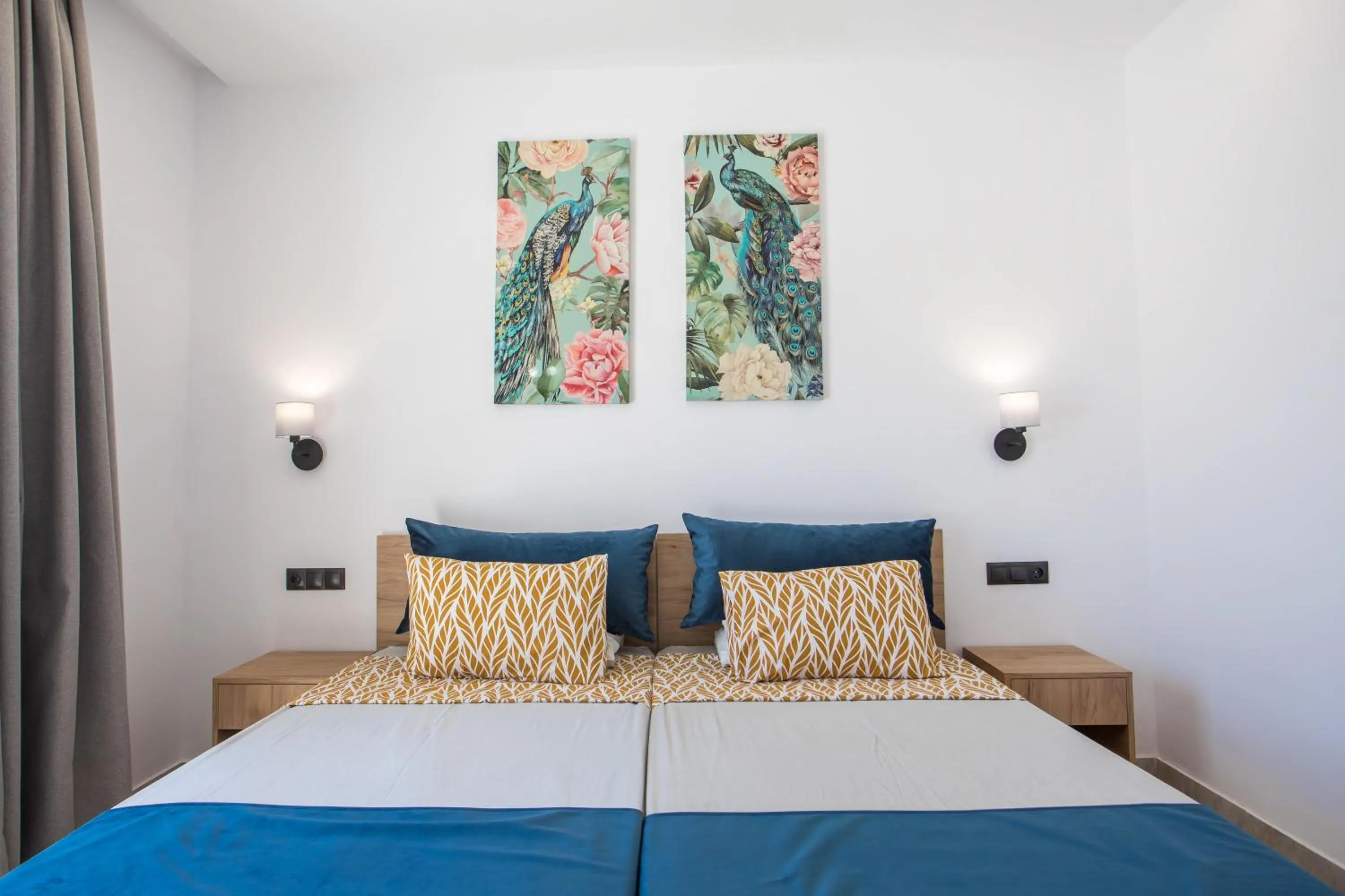 Bed in Lisabeth Apartments