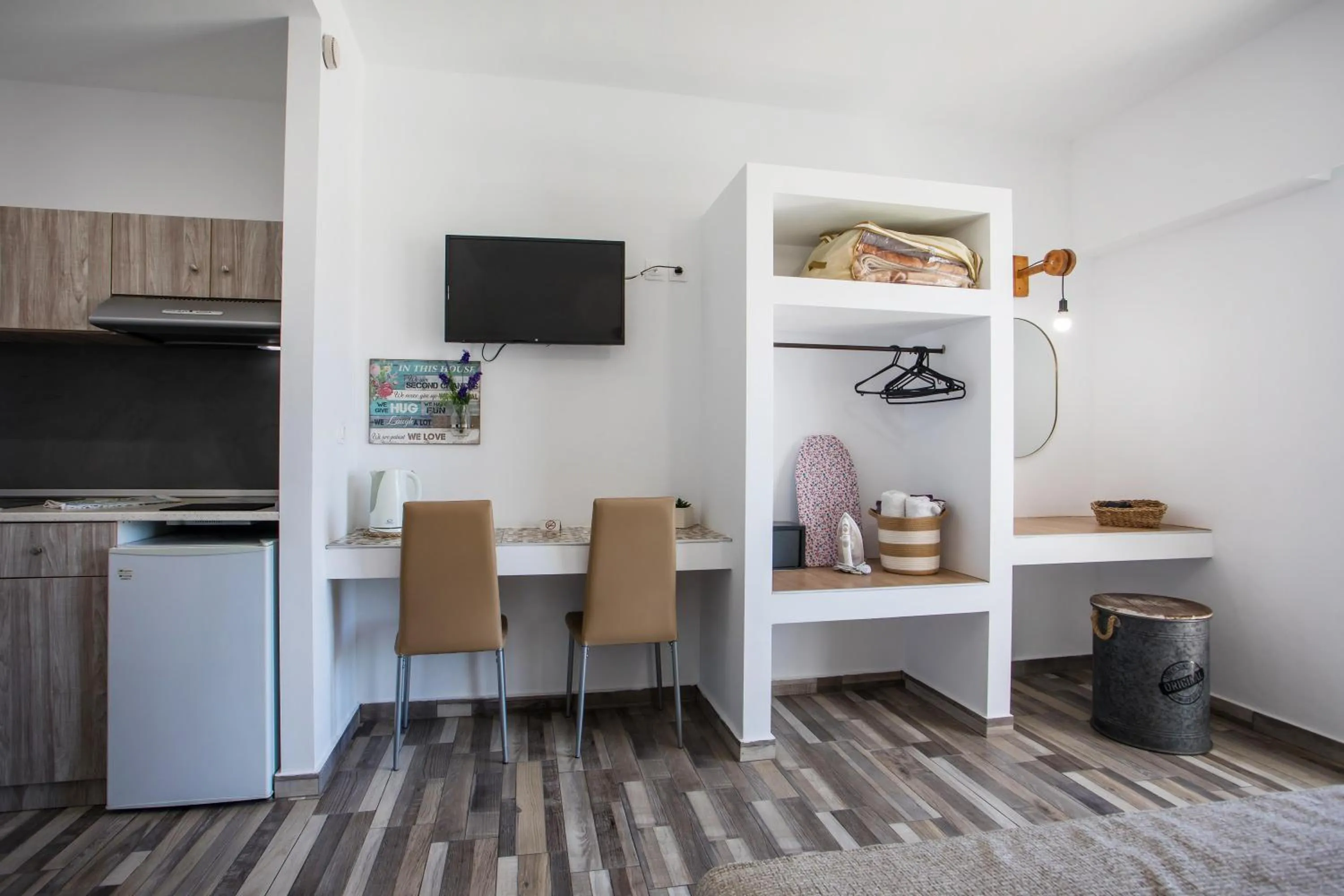 wardrobe in Lisabeth Apartments