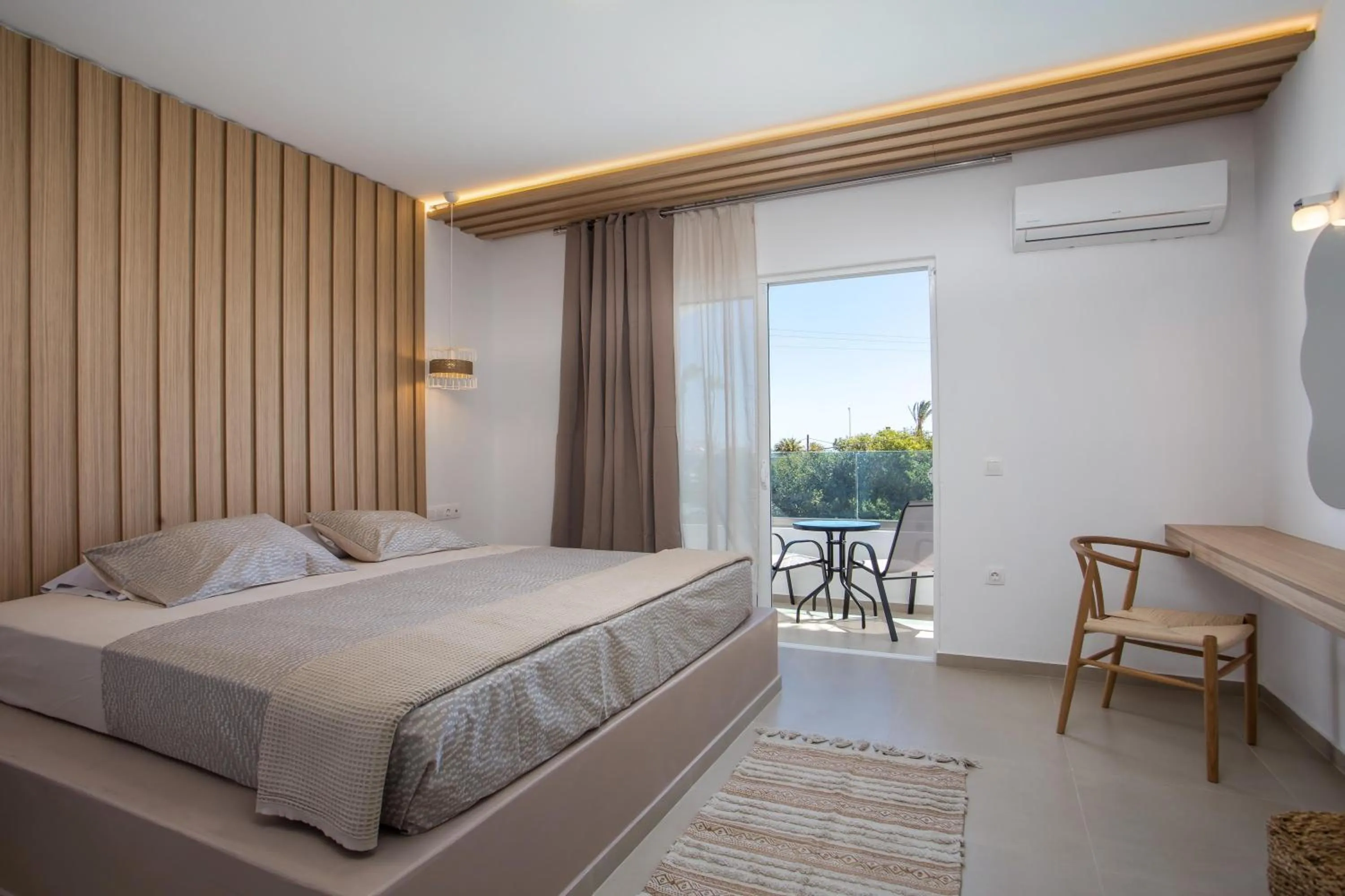 Bed in Lisabeth Apartments