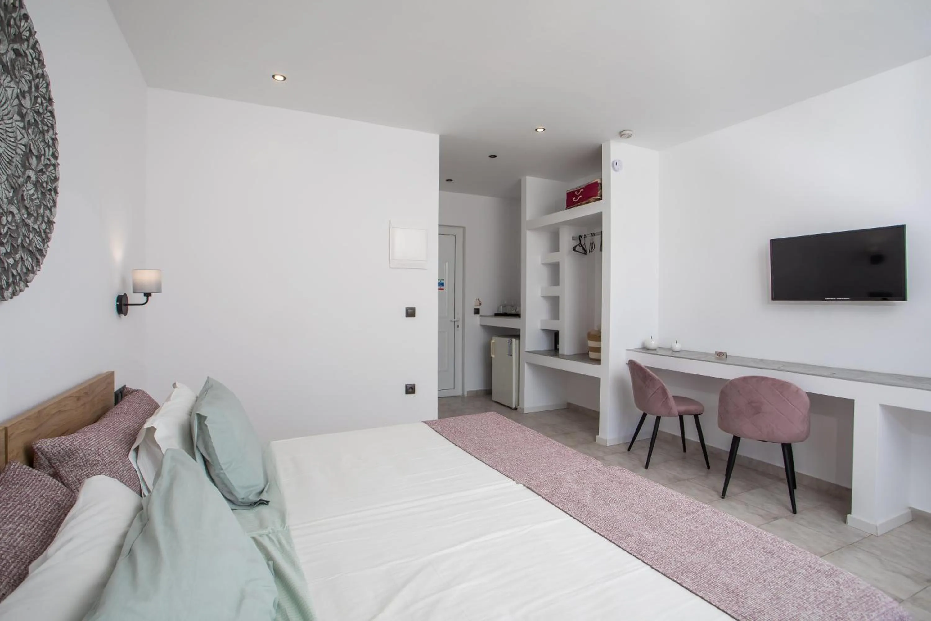 Bed in Lisabeth Apartments