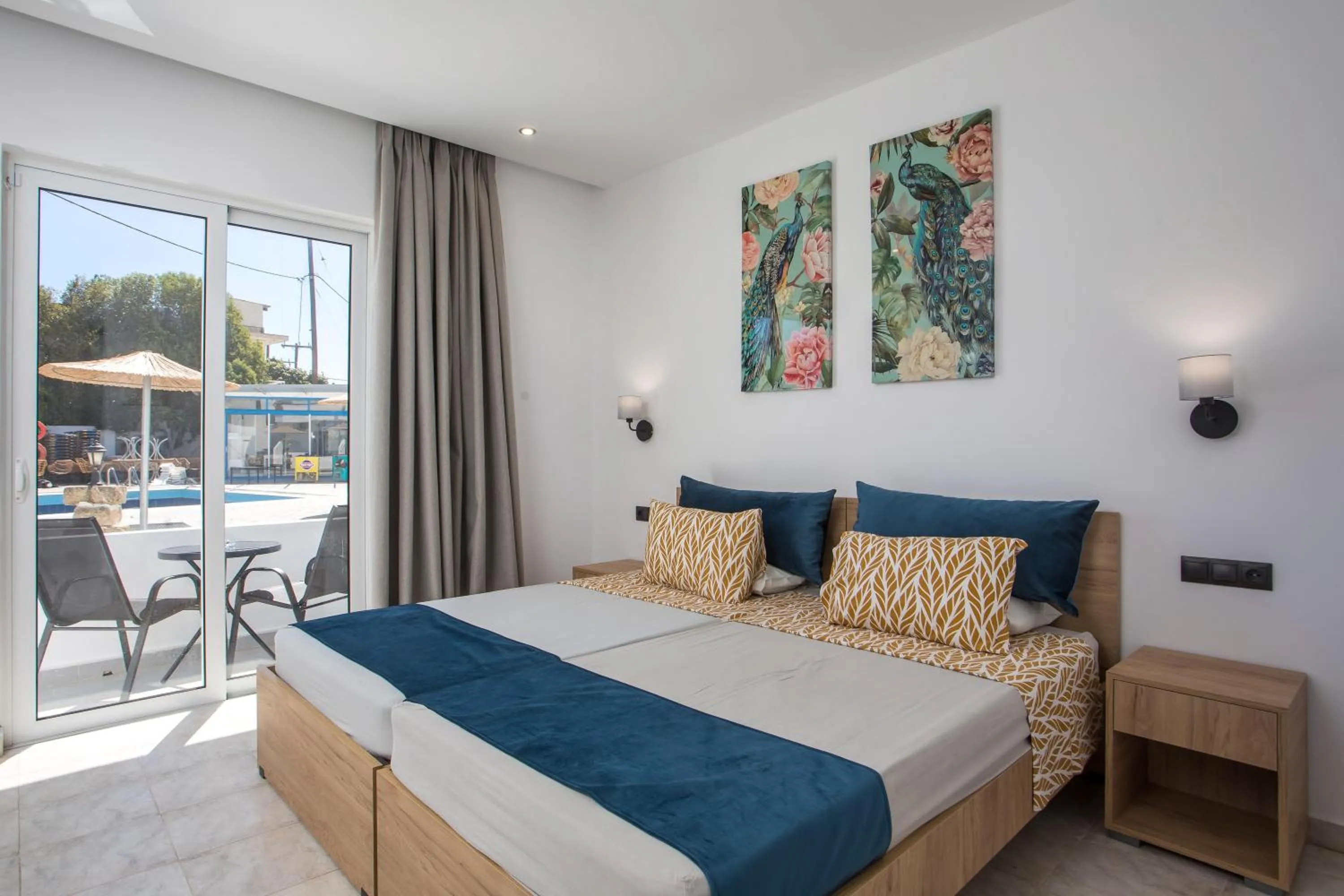 Bed in Lisabeth Apartments