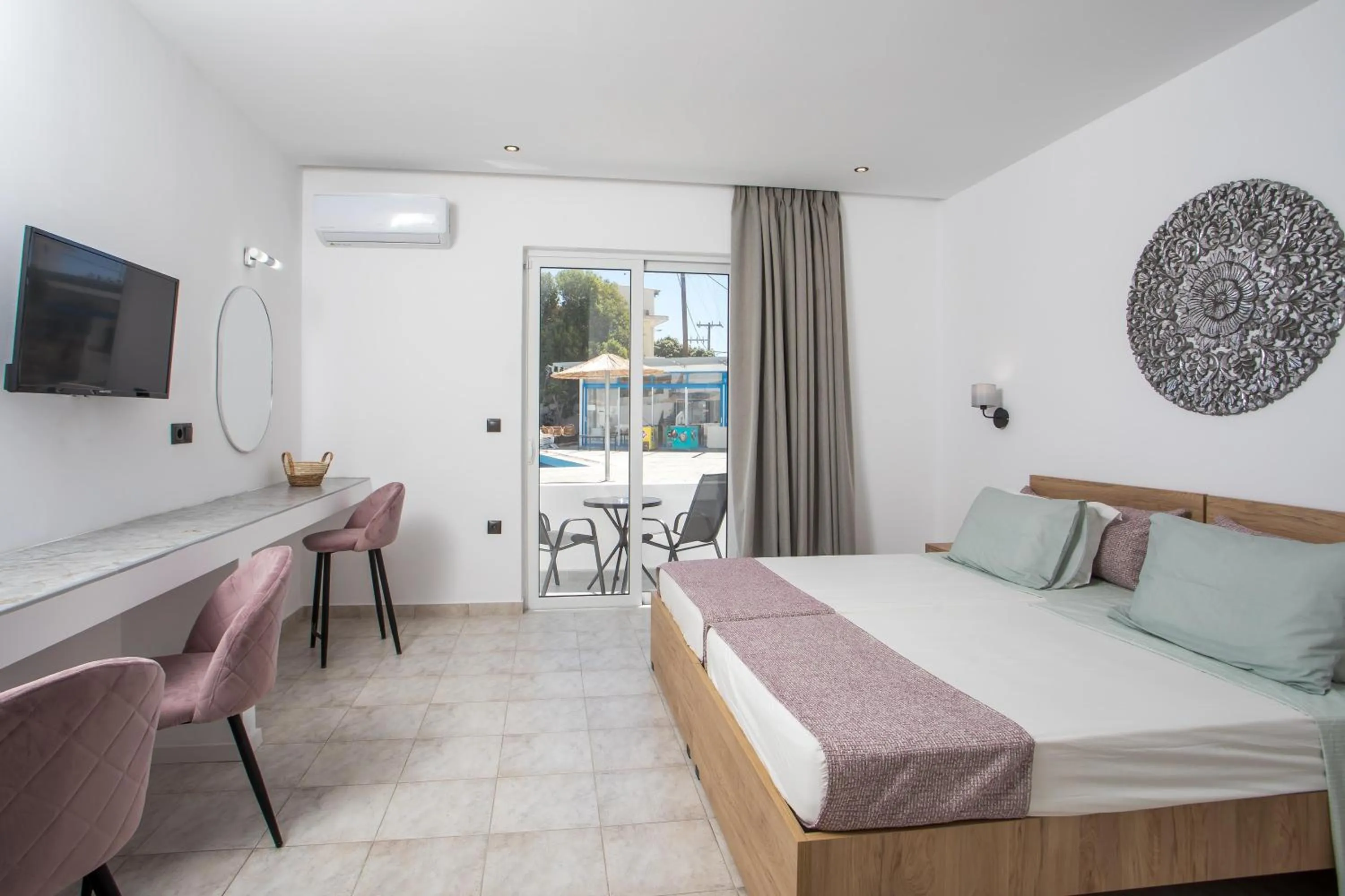 Bedroom, Bed in Lisabeth Apartments