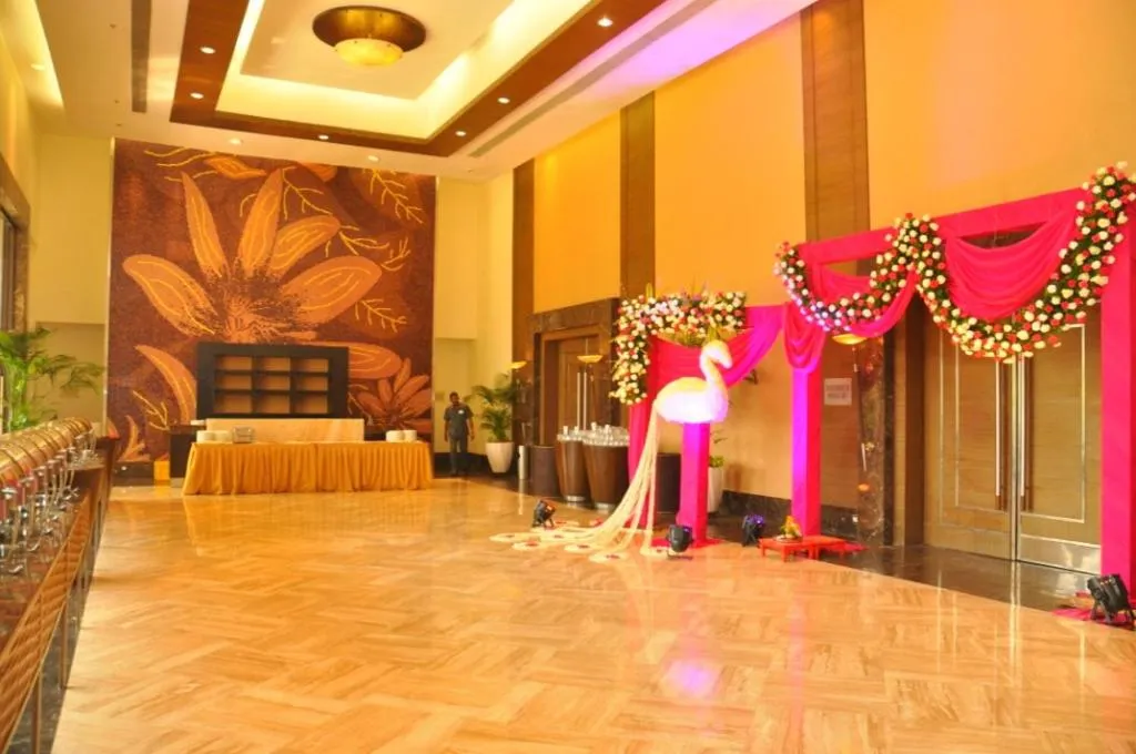 Restaurant/places to eat in The Retreat Hotel & Convention Centre