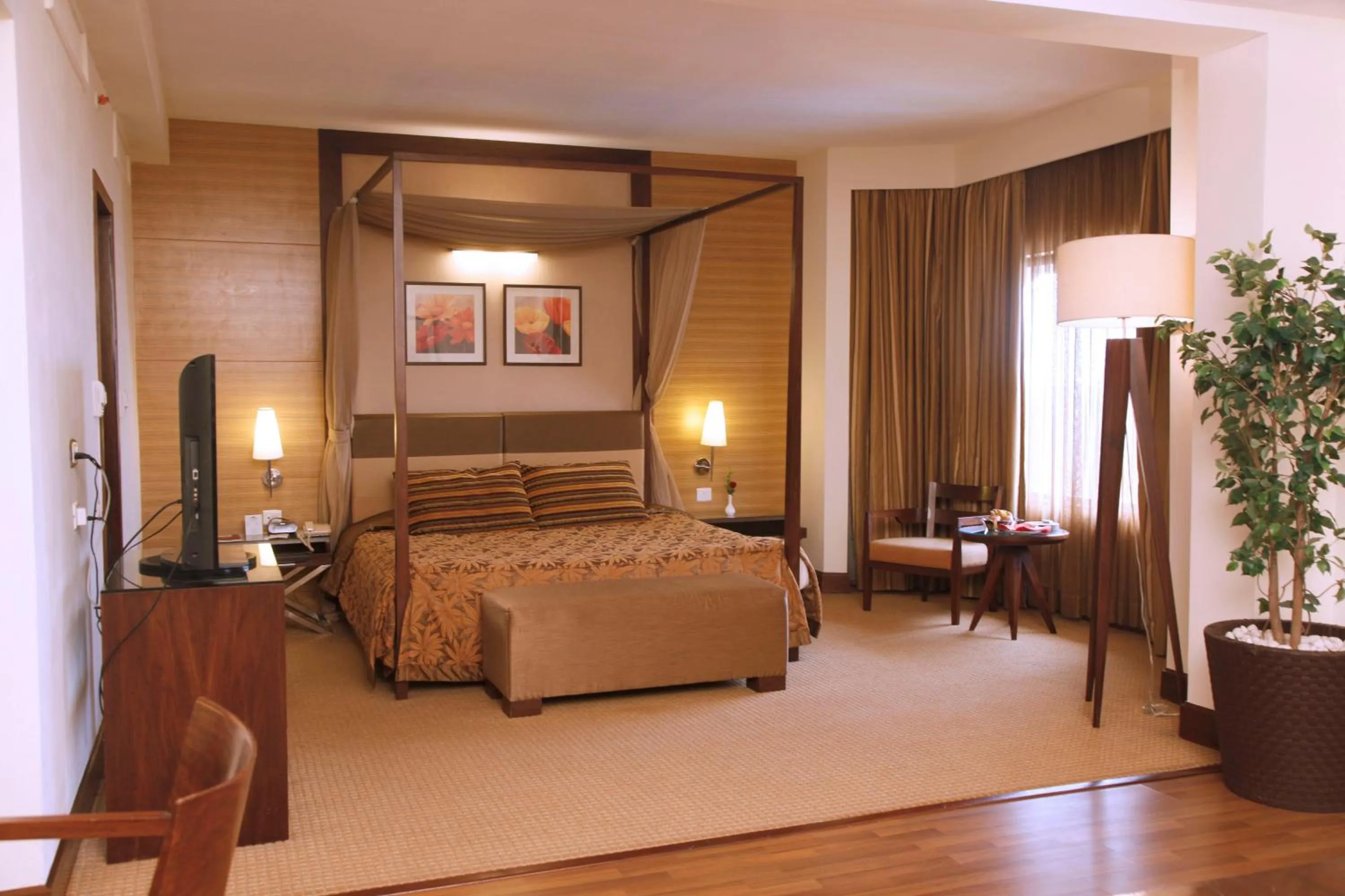 Bed in The Retreat Hotel & Convention Centre