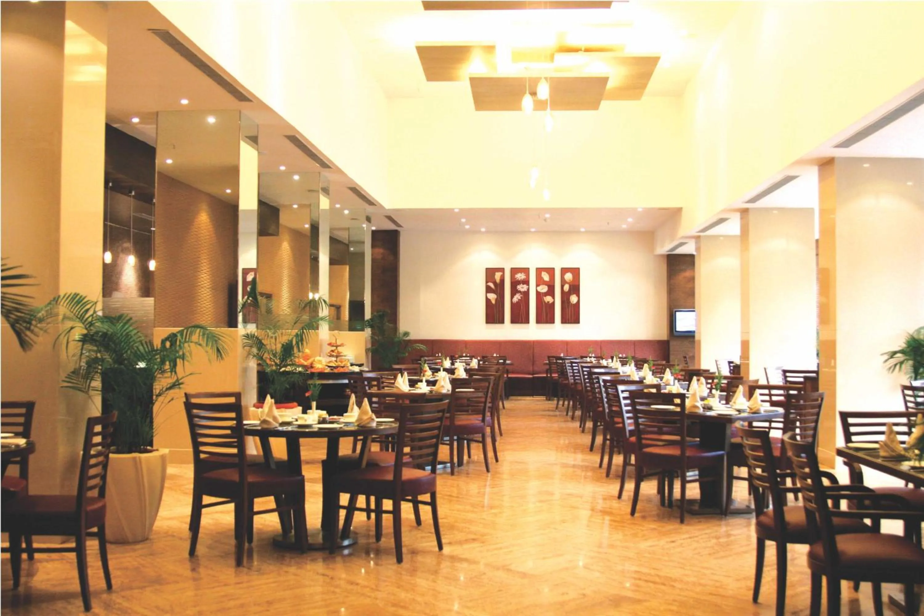 Restaurant/places to eat in The Retreat Hotel & Convention Centre