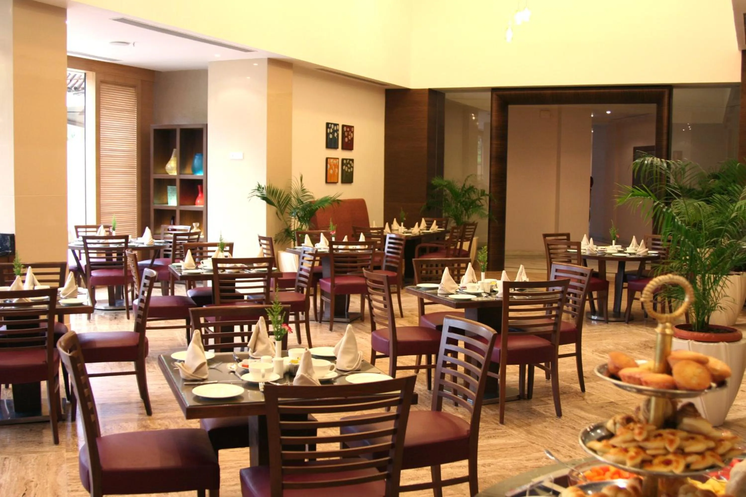 Restaurant/places to eat in The Retreat Hotel & Convention Centre