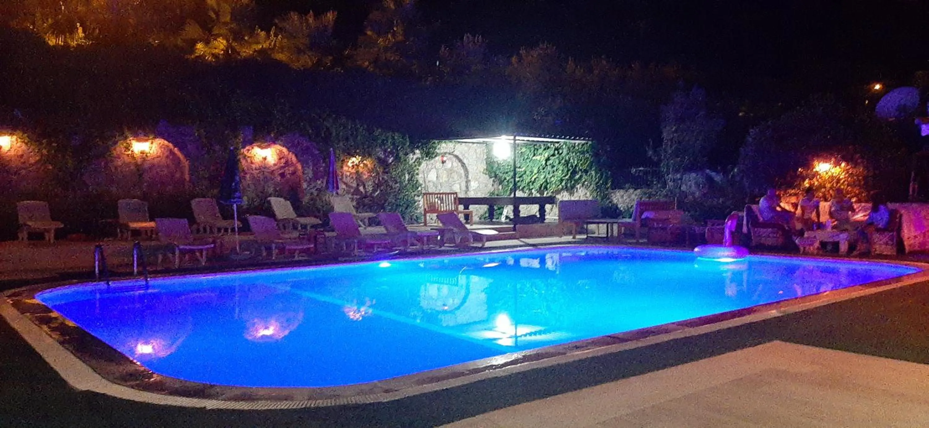 Pool view in Everest Apart Hotel