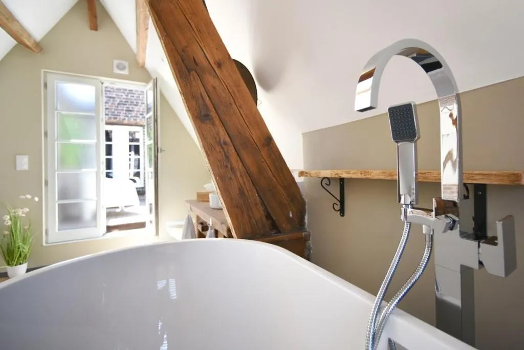 Bath in La cour des grands