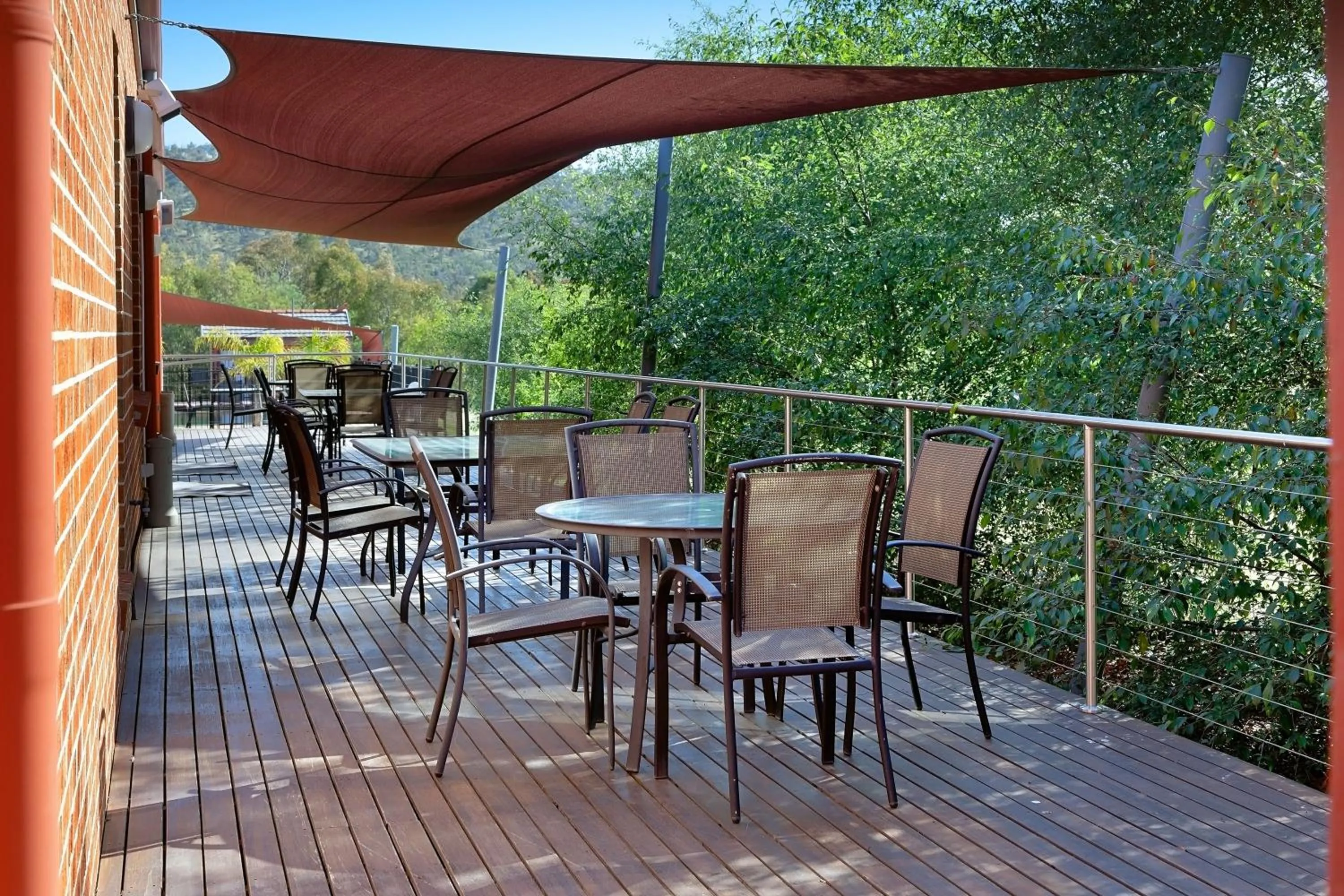 Restaurant/places to eat in Blazing Stump Motel & Suites