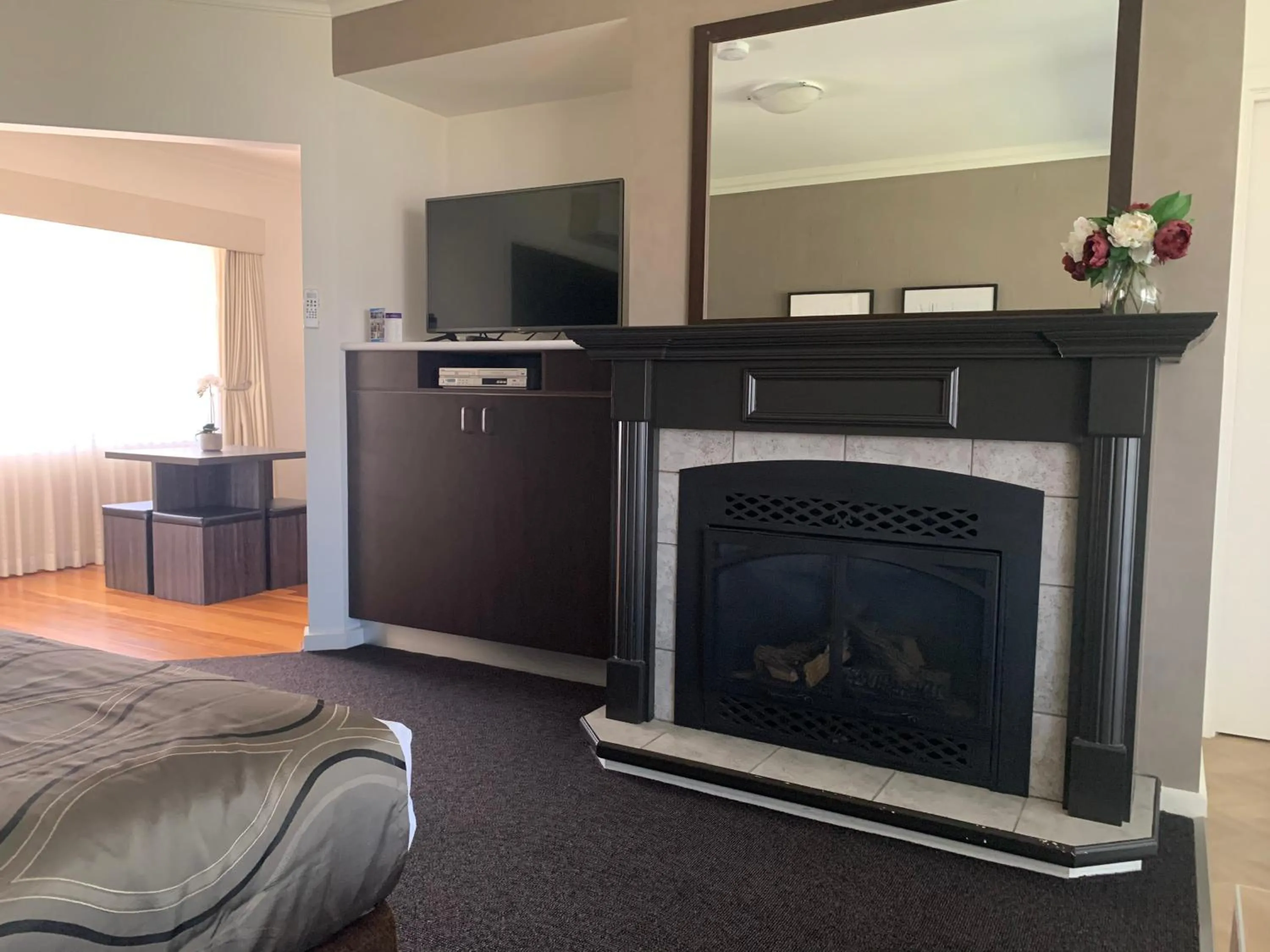 Bedroom in Blazing Stump Motel & Suites