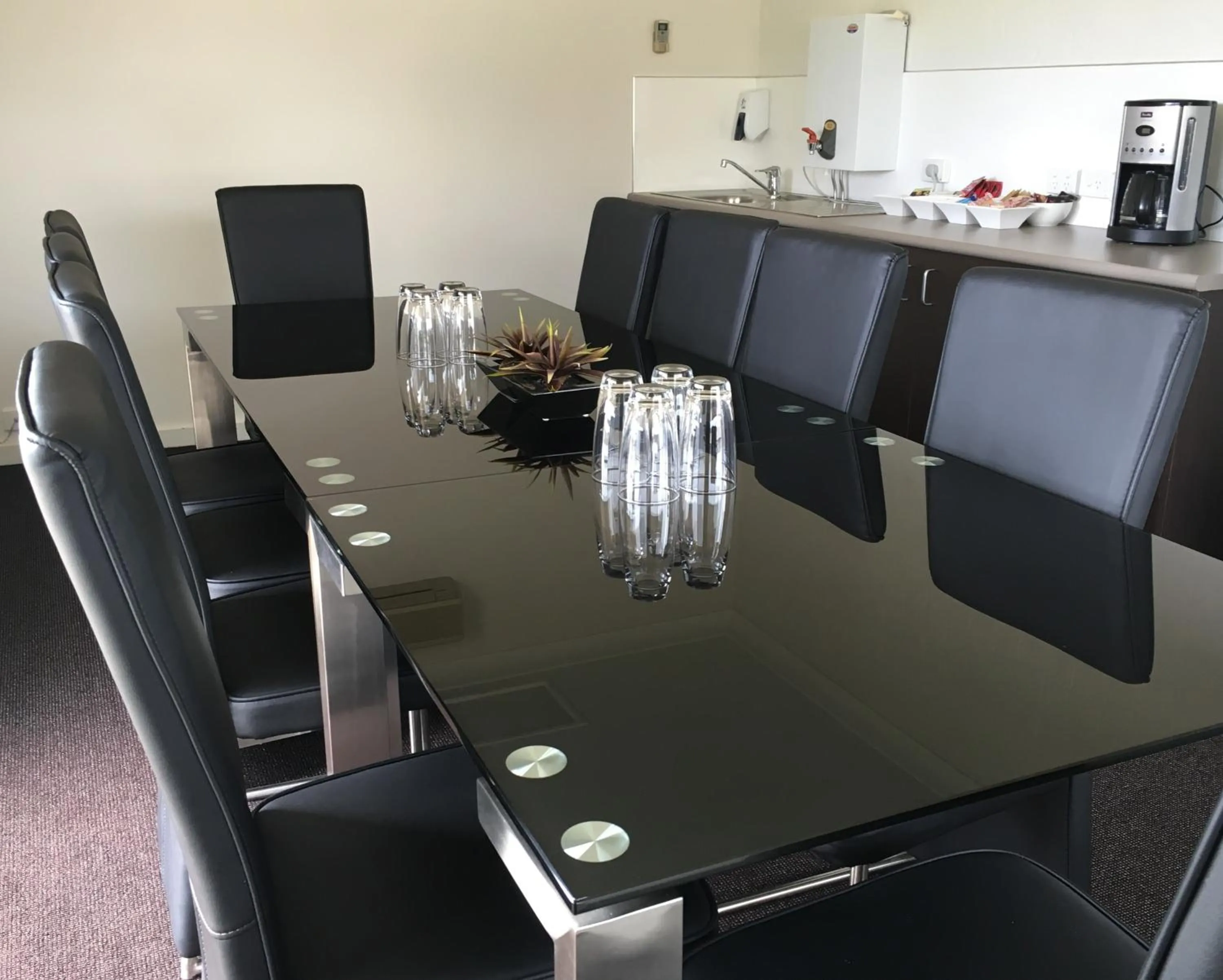 Business facilities in Blazing Stump Motel & Suites