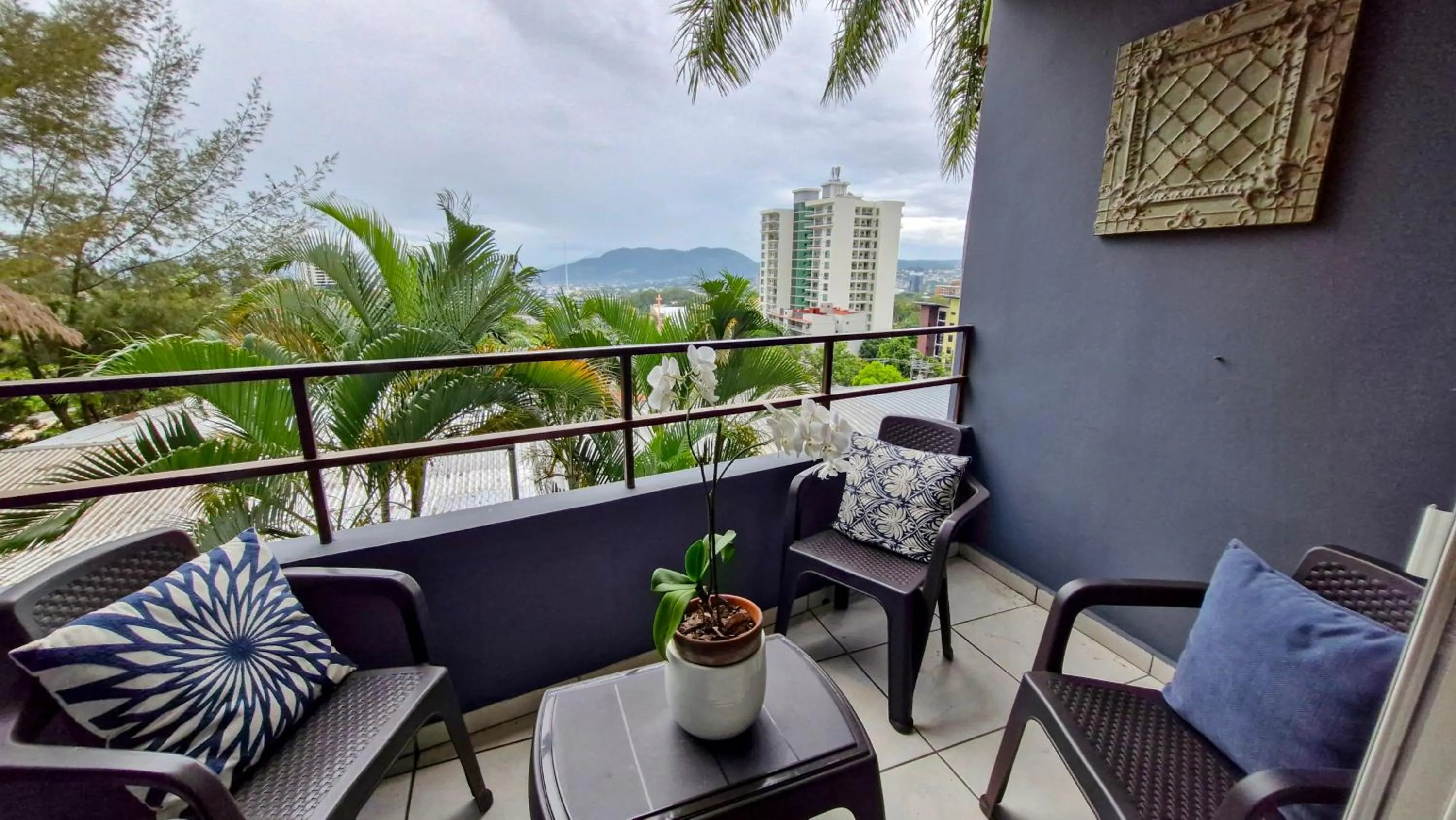 Luxury Modrn Apartment, w/amazing view, 3BR,Escalon,Exclus,Secur